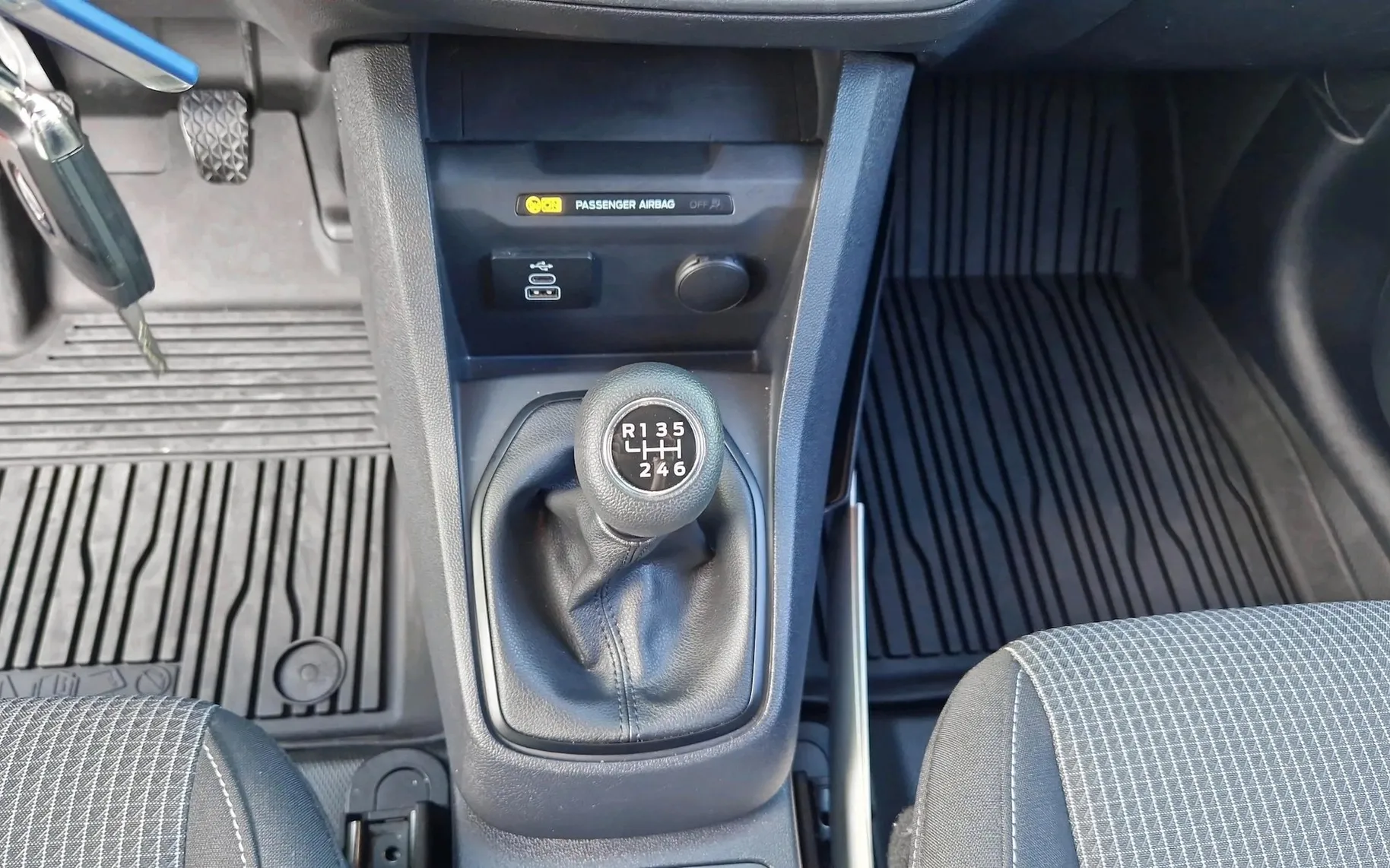 Zunanja slika - Ford Transit Courier - FURGON TREND 1.5TDCI-SLO-1.L-KAMERA-ZIM.PAKET-TEM - 14