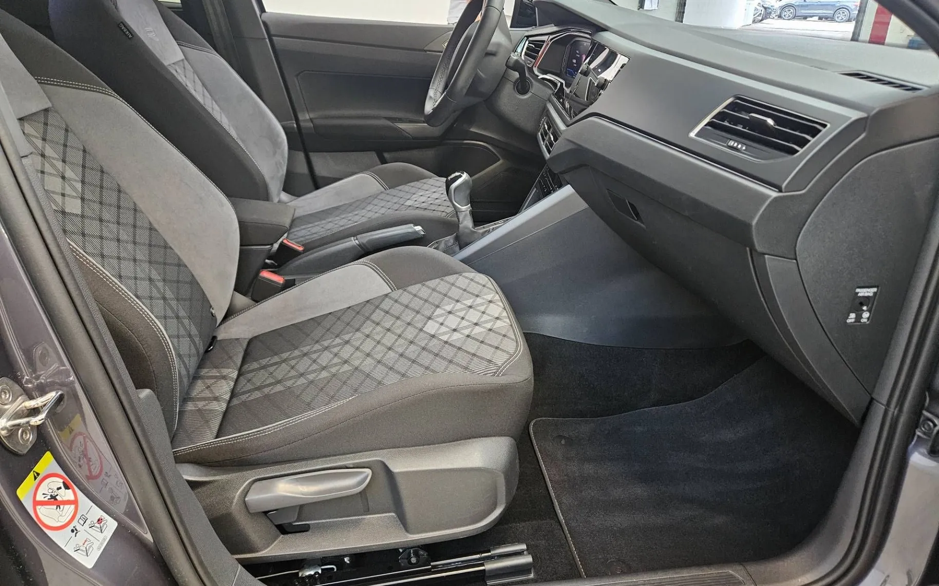 Notranja slika - Volkswagen Taigo - 1.0 TSI R-Line - 7