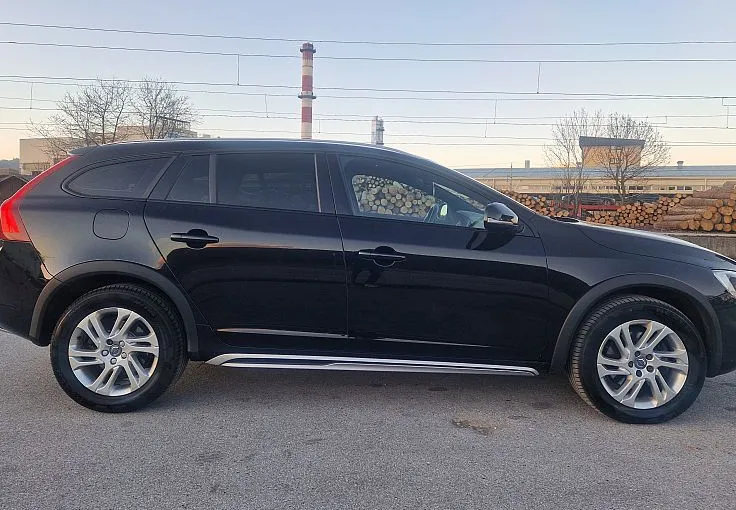 Zunanja slika - Volvo V60 Cross Country - D3 + MAX ZGODOVINA + BREZ POLOGA TUDI ZA TUJCE - 7