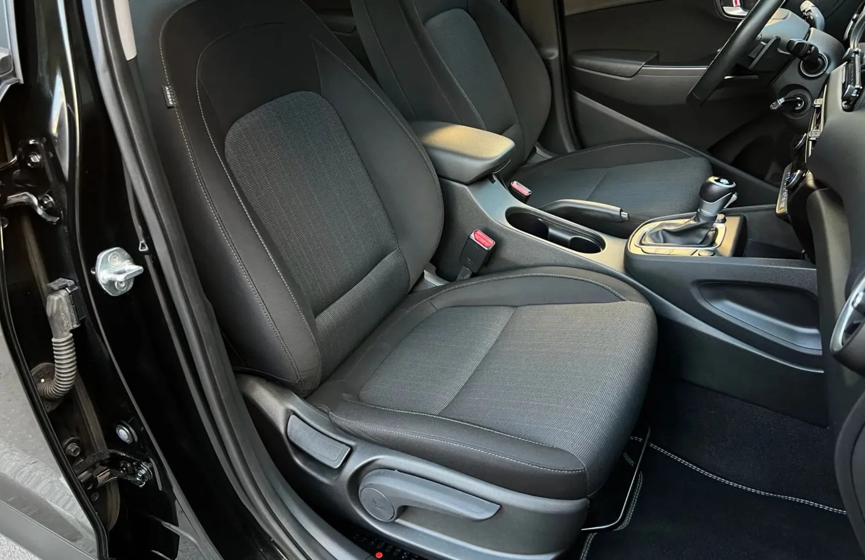 Zunanja slika - Hyundai Kona - 1.6 CRDI 136 MHEV od 1 lastnika 1 letna garancija - 12
