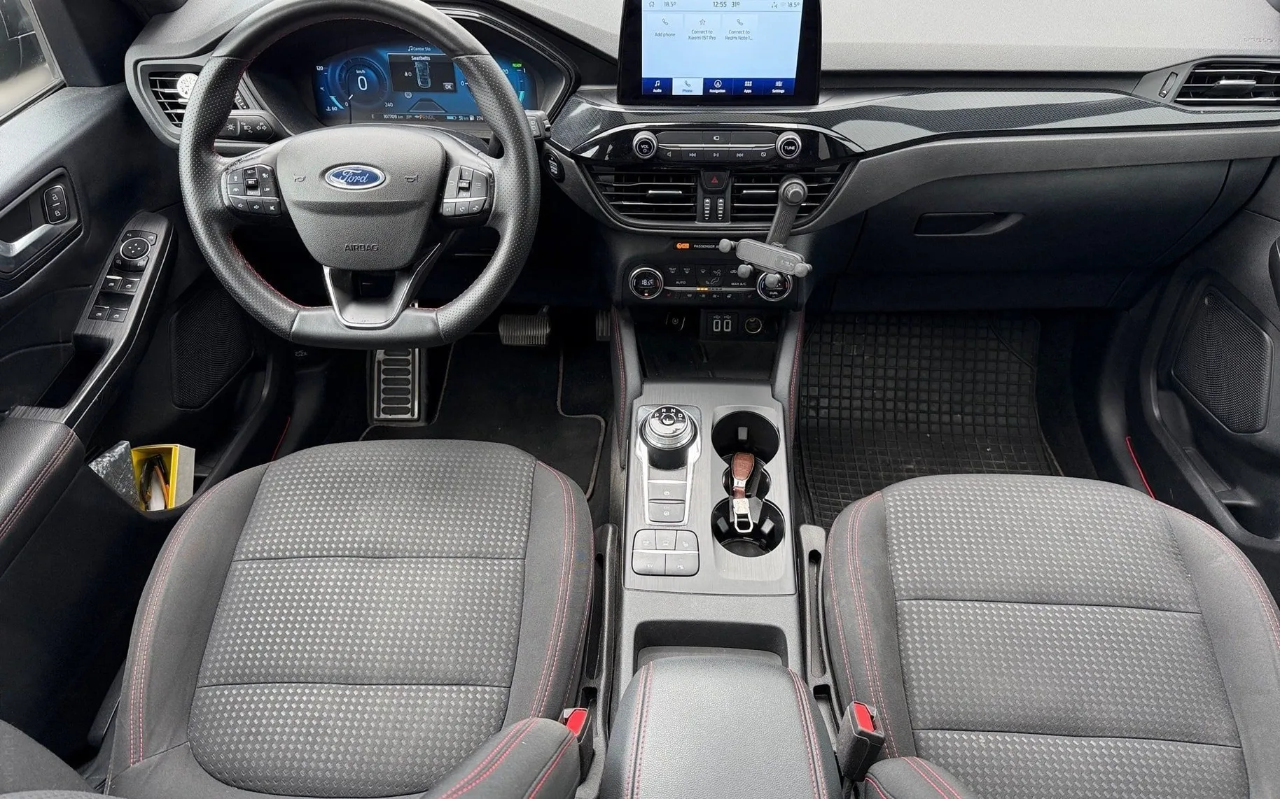 Notranja slika - Ford Kuga - 2.5 Duratec PHEV ST-Line CVT-Panorama-Vl.kljuka... - 10