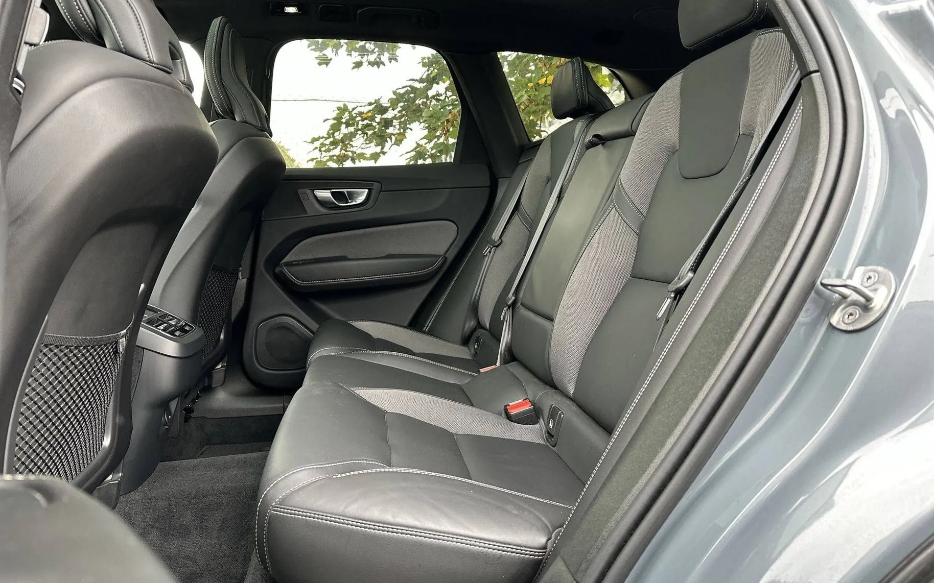 Notranja slika - Volvo XC60 - B4 D AWD Ultimate Dark Avt. - 11
