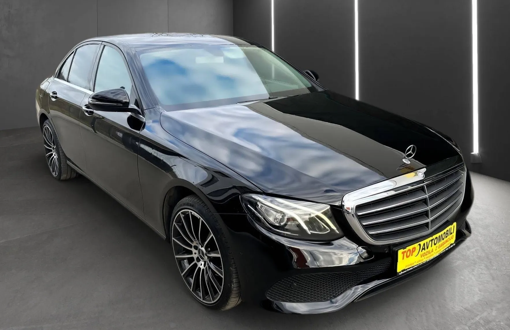Zunanja slika - Mercedes-Benz E-Razred - E 220 d FULL LED PDC KAMERA NAVI BURMESTER USNJE.. - 11