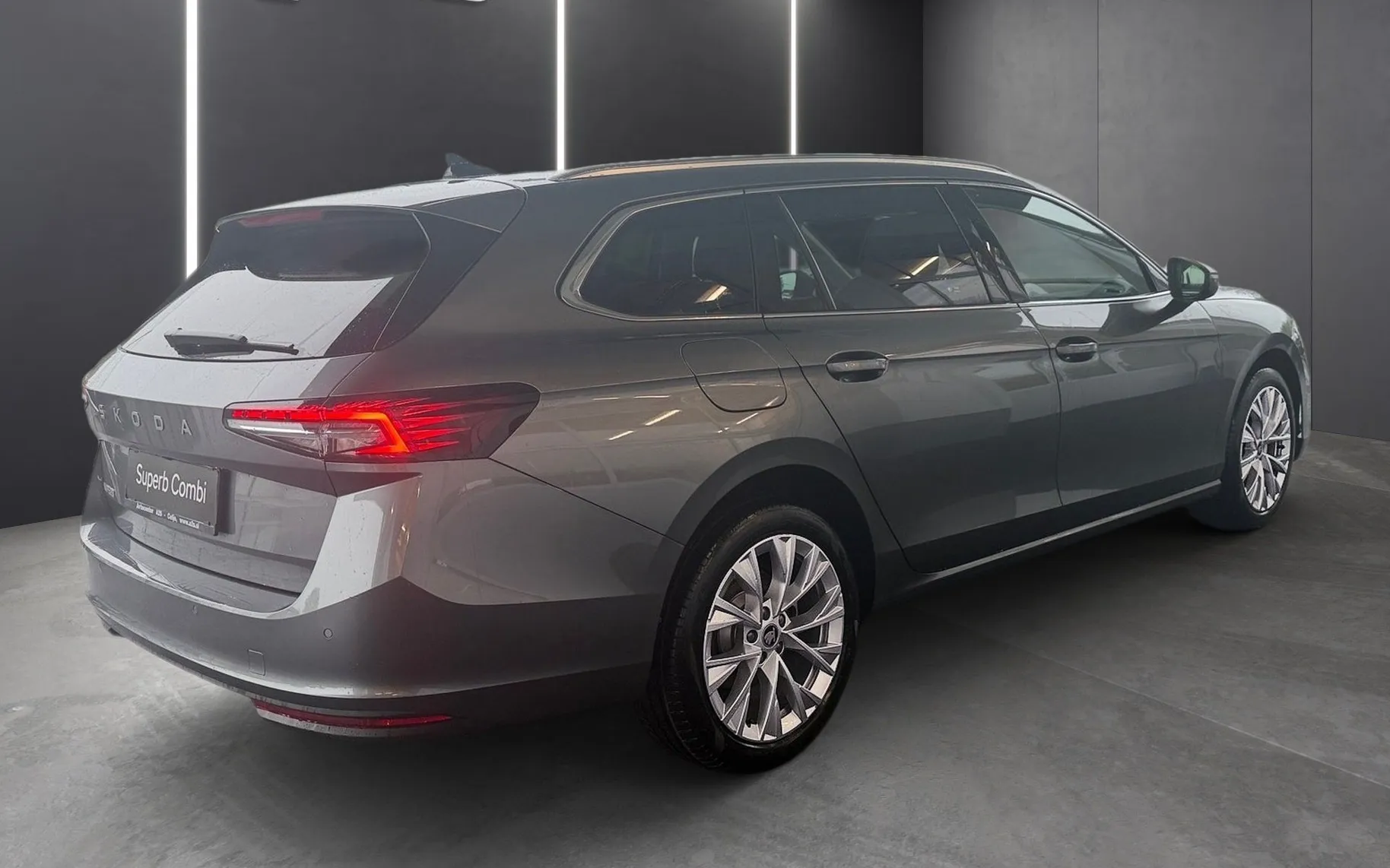 Zunanja slika - Škoda Superb - Combi 2.0 TDI Selection DSG... - 3