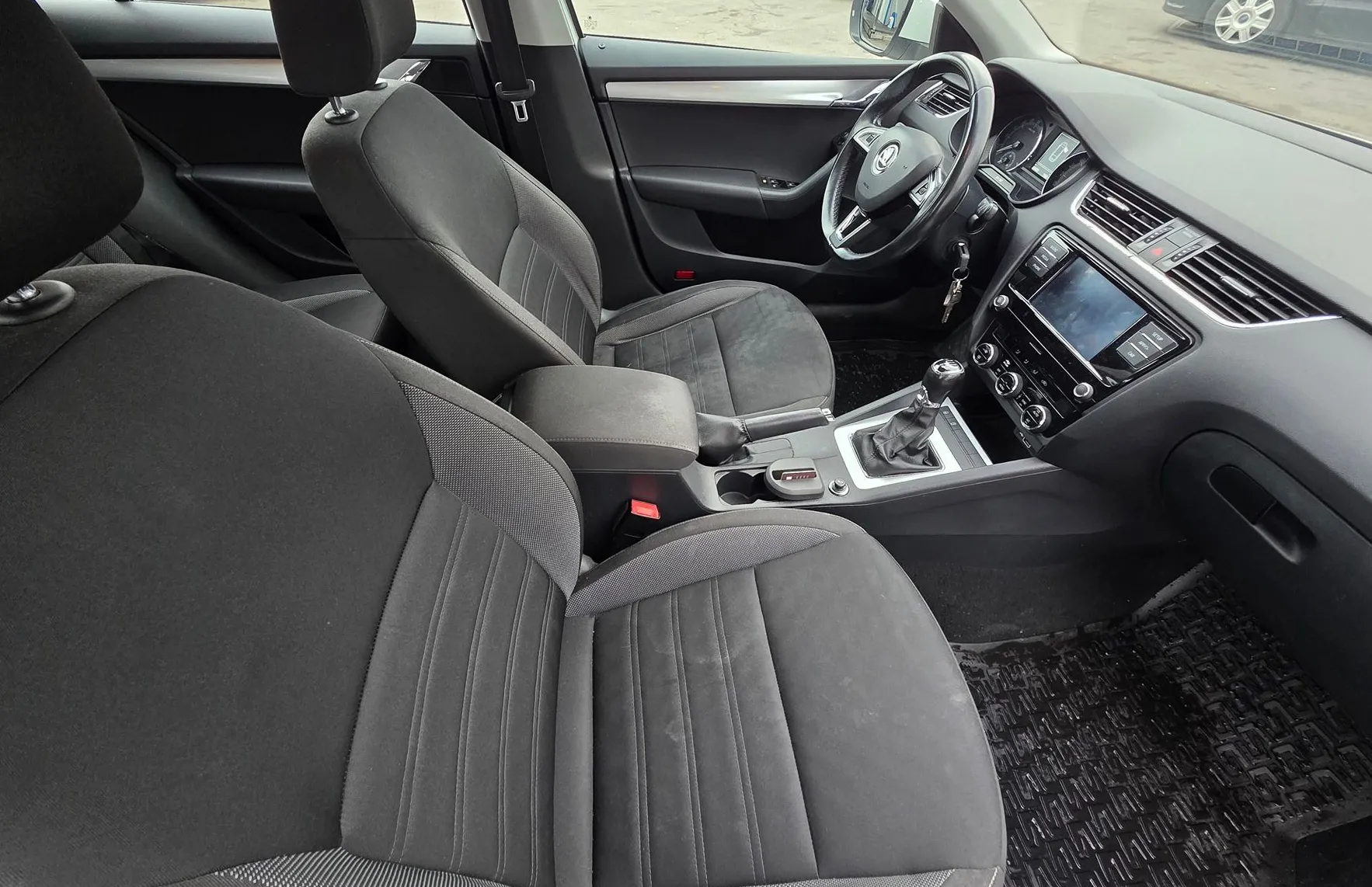 Zunanja slika - Škoda Octavia - 1.6 TDI STYLE ALU PLATIŠČA-MF-ZALSON-SLOVENSKA - 11