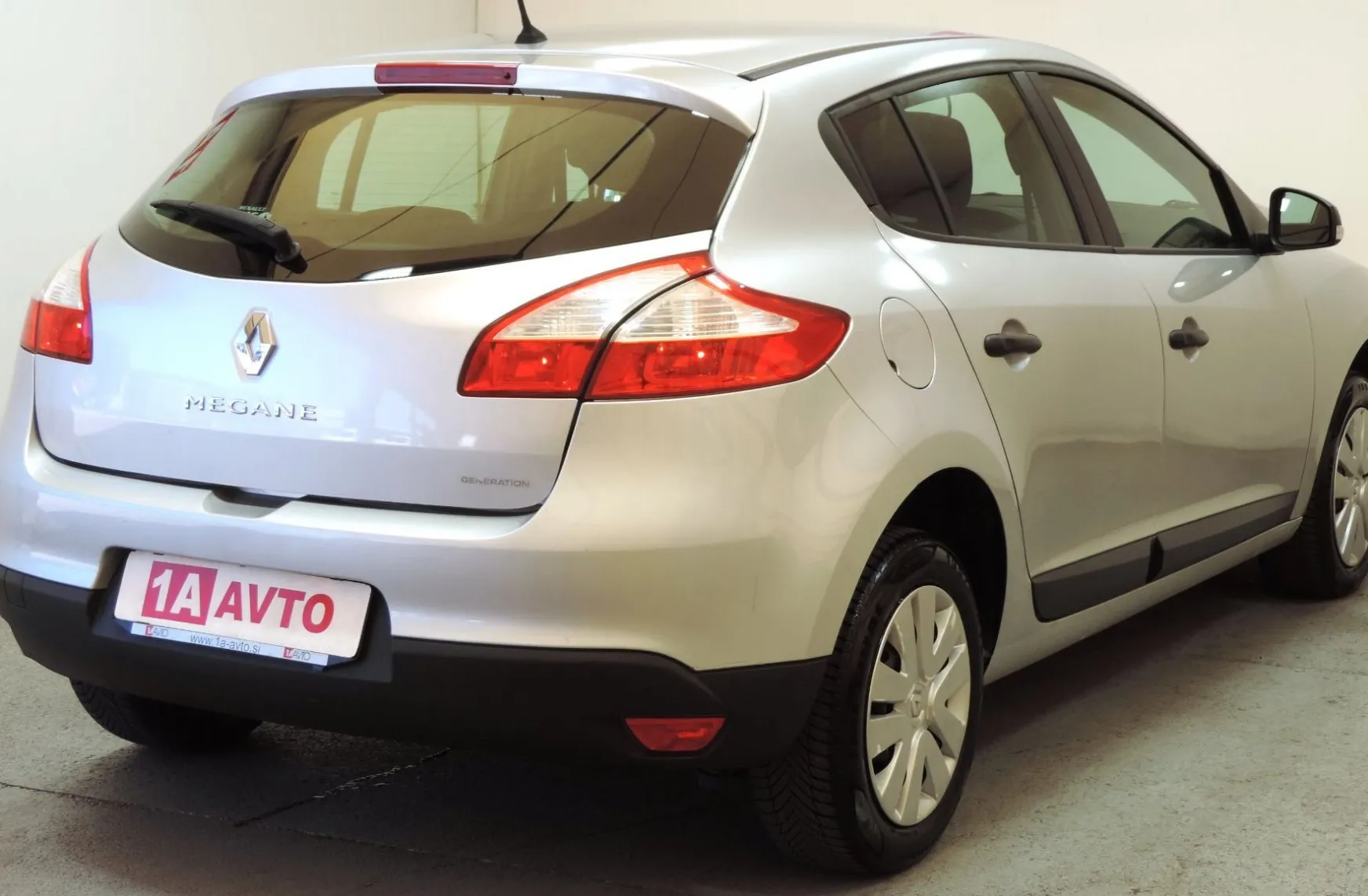 Zunanja slika - Renault Mégane - Megane Berline 1.6 16V Authentique SLO-KLIMA-103.000KM - 5