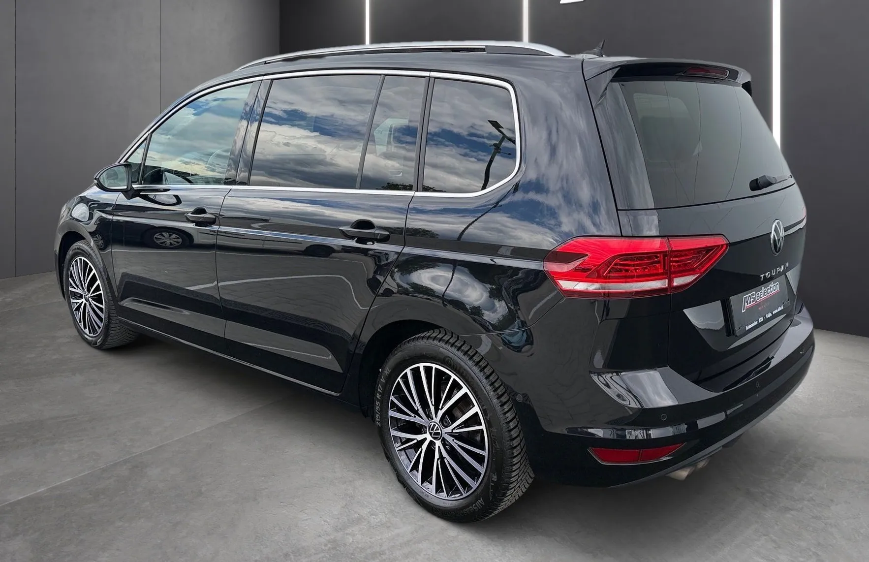 Zunanja slika - VW Touran - 2.0 TDI BMT Highline DSG-7sedežev-Panorama-Masaža - 4
