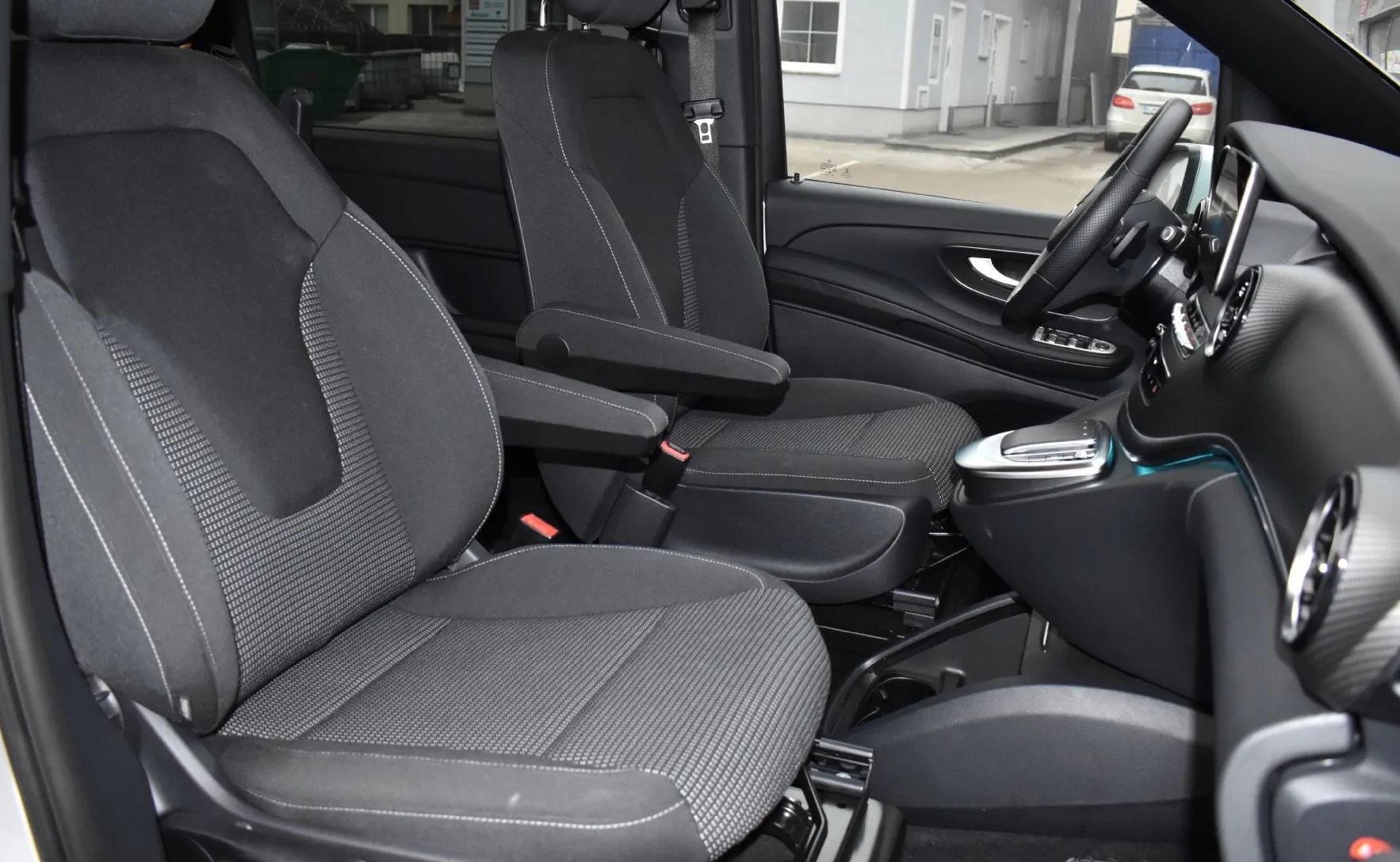 Zunanja slika - Mercedes-Benz V-Razred - V 220 d AMG Line Avt. dolgi - 10