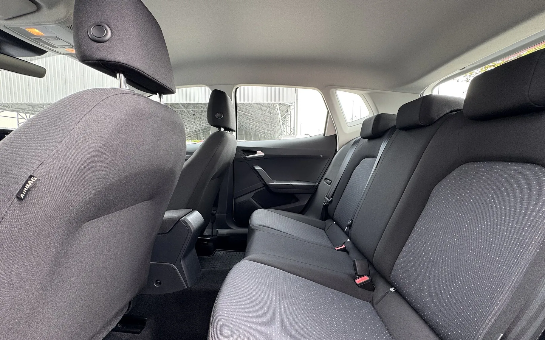 Zunanja slika - Seat Arona - 1.0 TSI 115KM HOLA SLO poreklo 1.LASTNIK ODLIČNA - 9