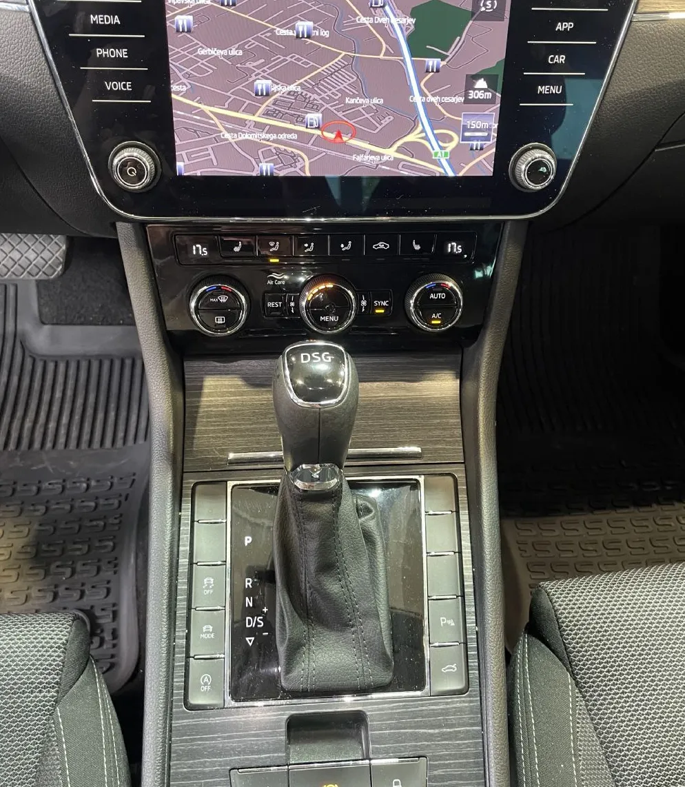 Zunanja slika - Škoda Superb - SLO-NAVIGACIJA-VIRTUAL-MEMORY-RADAR-ALU19-KAMERA - 13