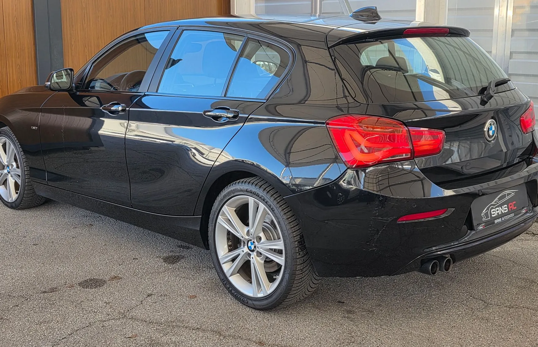 Zunanja slika - BMW Serija 1 - : 118d Sport - LED - TEMP. - GR. SED. - NAVIGACIJA - 3