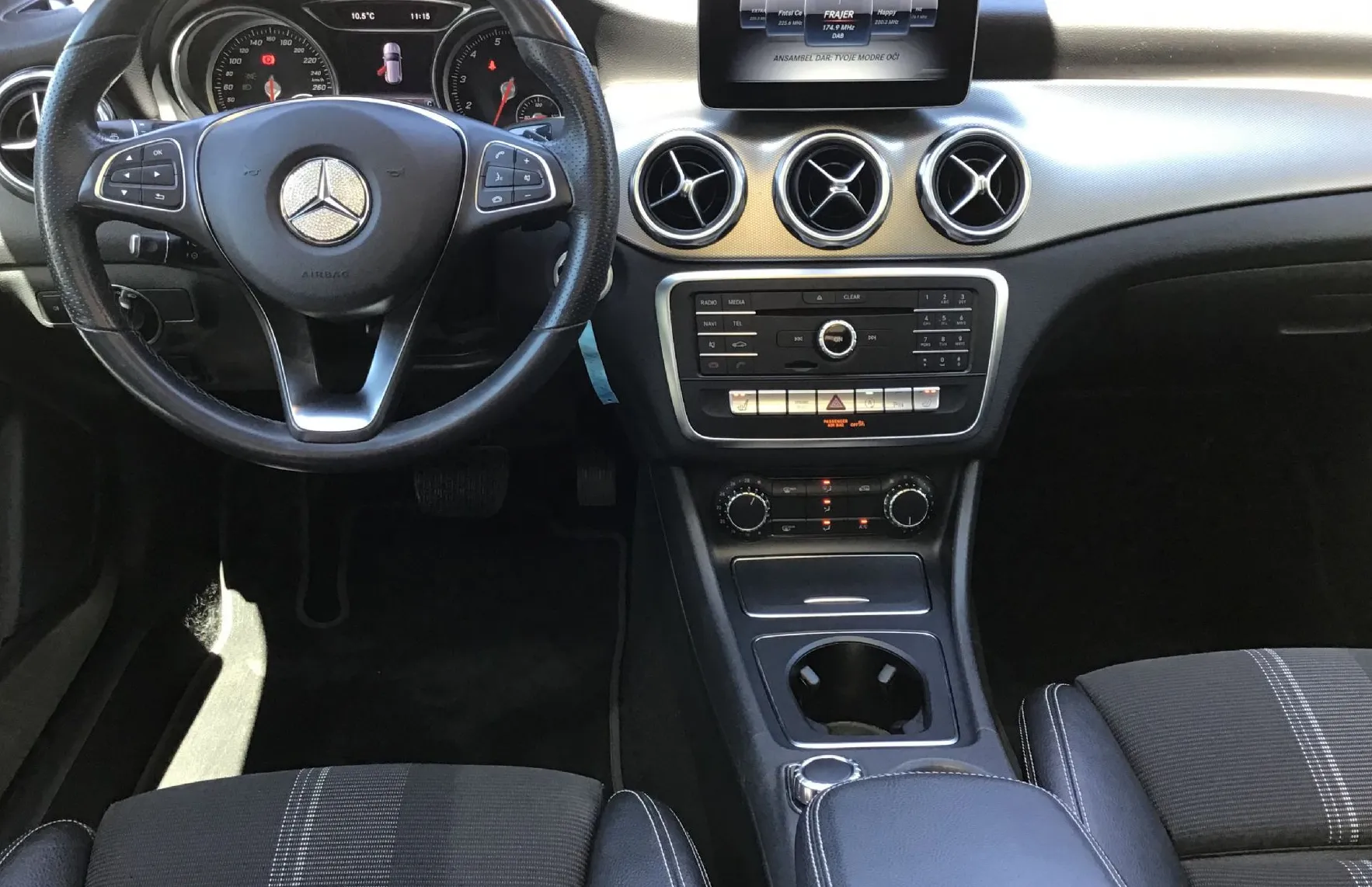 Zunanja slika - Mercedes-Benz GLA-Razred - GLA 180 Urban Avt. - 12