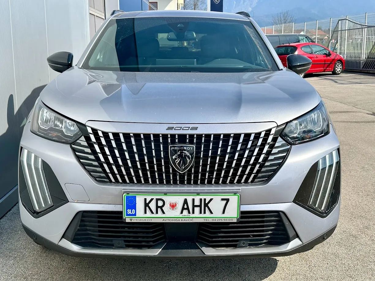 Zunanja slika - Peugeot 2008 - ALLURE 1.2 PURETECH 100 - 3