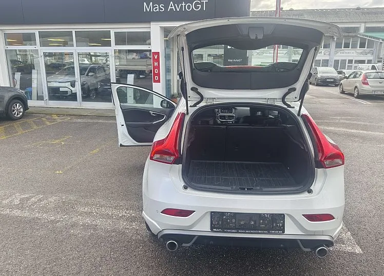 Zunanja slika - Volvo V40 - R-DESIGN 2.0 TD - 12