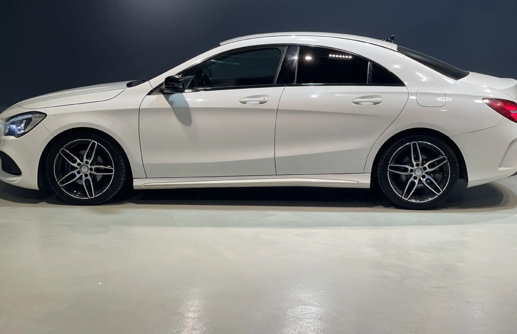 Zunanja slika - Mercedes-Benz CLA-Razred - CLA-180-AMG LINE-TEMPOMAT-KAMERA-2XPDC-ALU-LED - 5