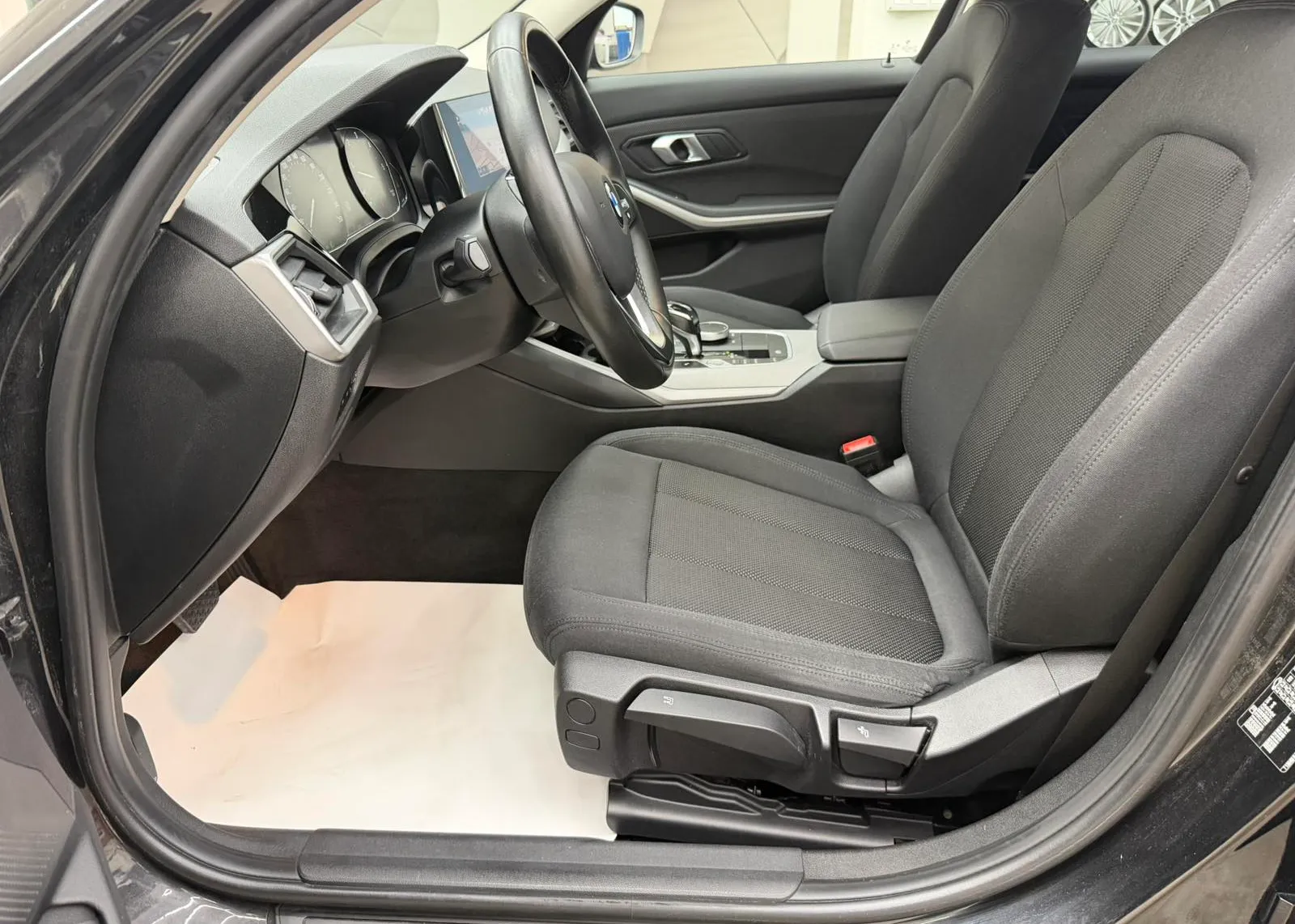 Zunanja slika - BMW Serija 3 - 318D AUT. - 4