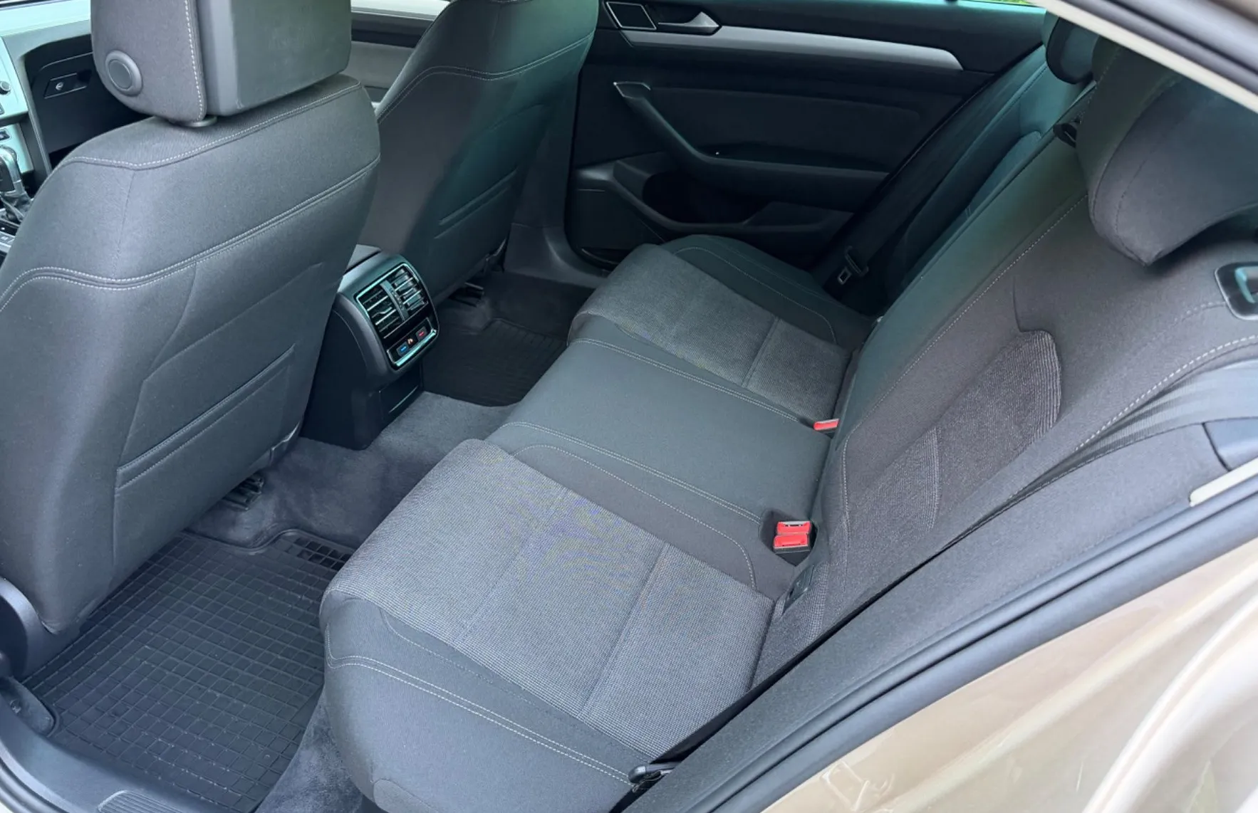 Zunanja slika - Volkswagen Passat - 2.0TDI Highline DSG VIRTUAL ACC FULL LED ALU19 - 15