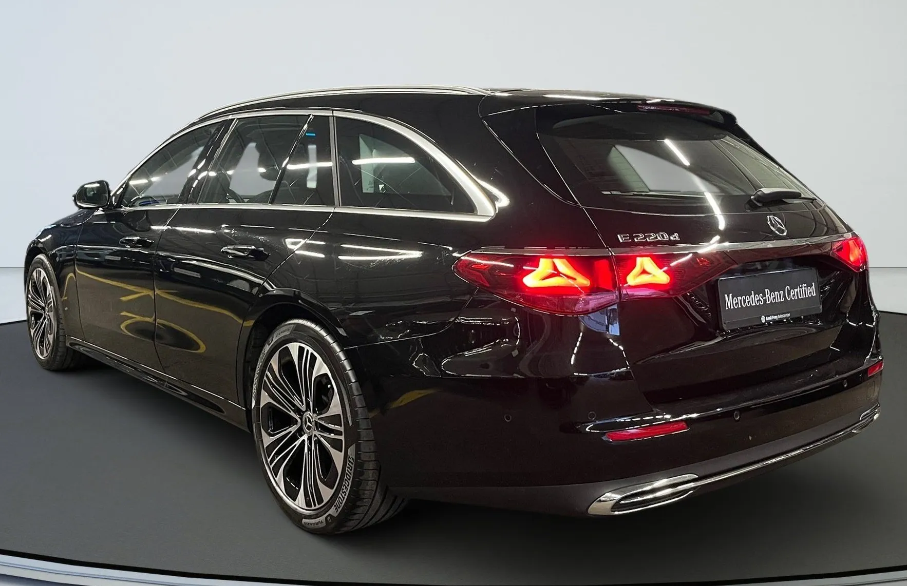 Zunanja slika - Mercedes-Benz E-Razred - E 220 d T Avantgarde Avt. - 4