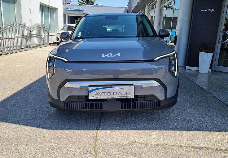 Zunanja slika - KIA EV3 - 58.3 kWh baterija. 150 kW  204 KM  Star - 3