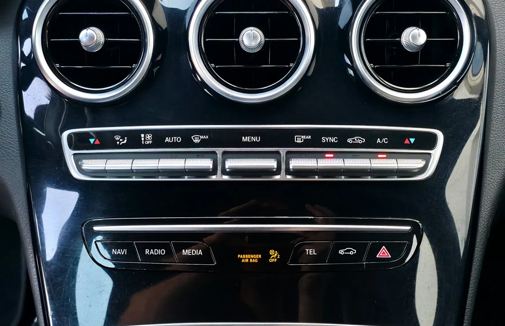 Zunanja slika - Mercedes-Benz C-Razred - 180d AMG Line Avt. LED•TEMP•NAVI•KAMERA•F1•18C - 13