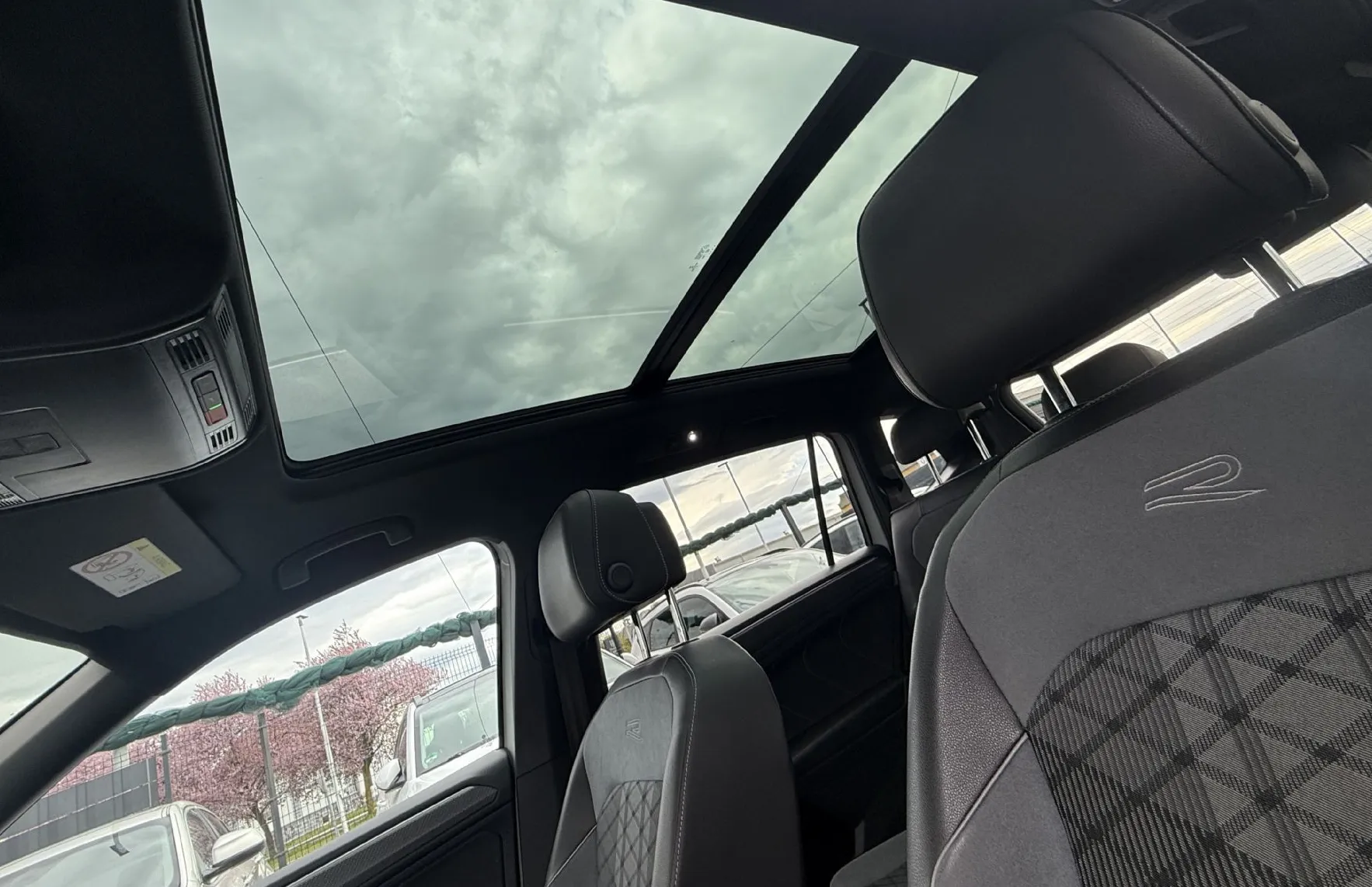 Zunanja slika - Volkswagen Tiguan Allspace - 2.0TSI 4M R-Line PANO-LED-20COL-AMBI-ACC-VIRTUAL - 11
