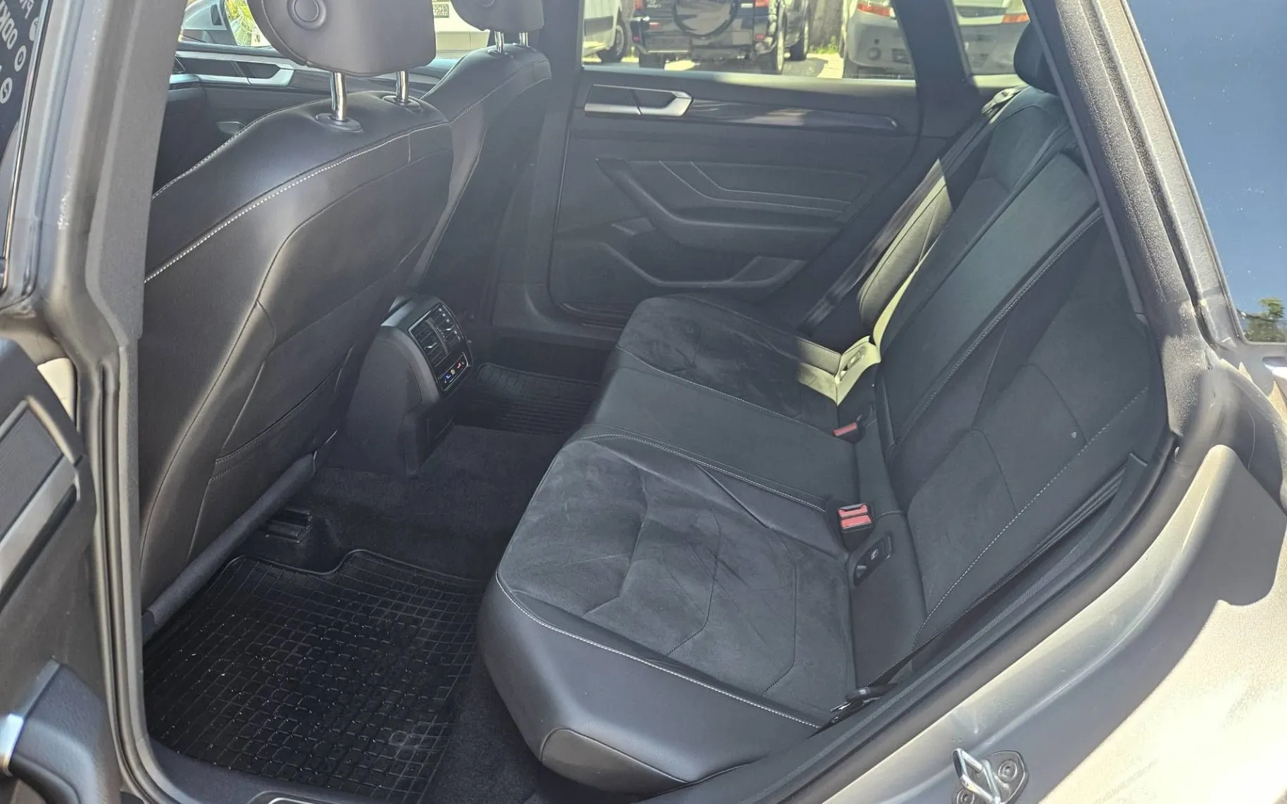 Notranja slika - Volkswagen Arteon Shooting Brake - Arteon SB 2.0 TDI BMT R-Line DSG 1.LASTNIK SLO  .. - 12