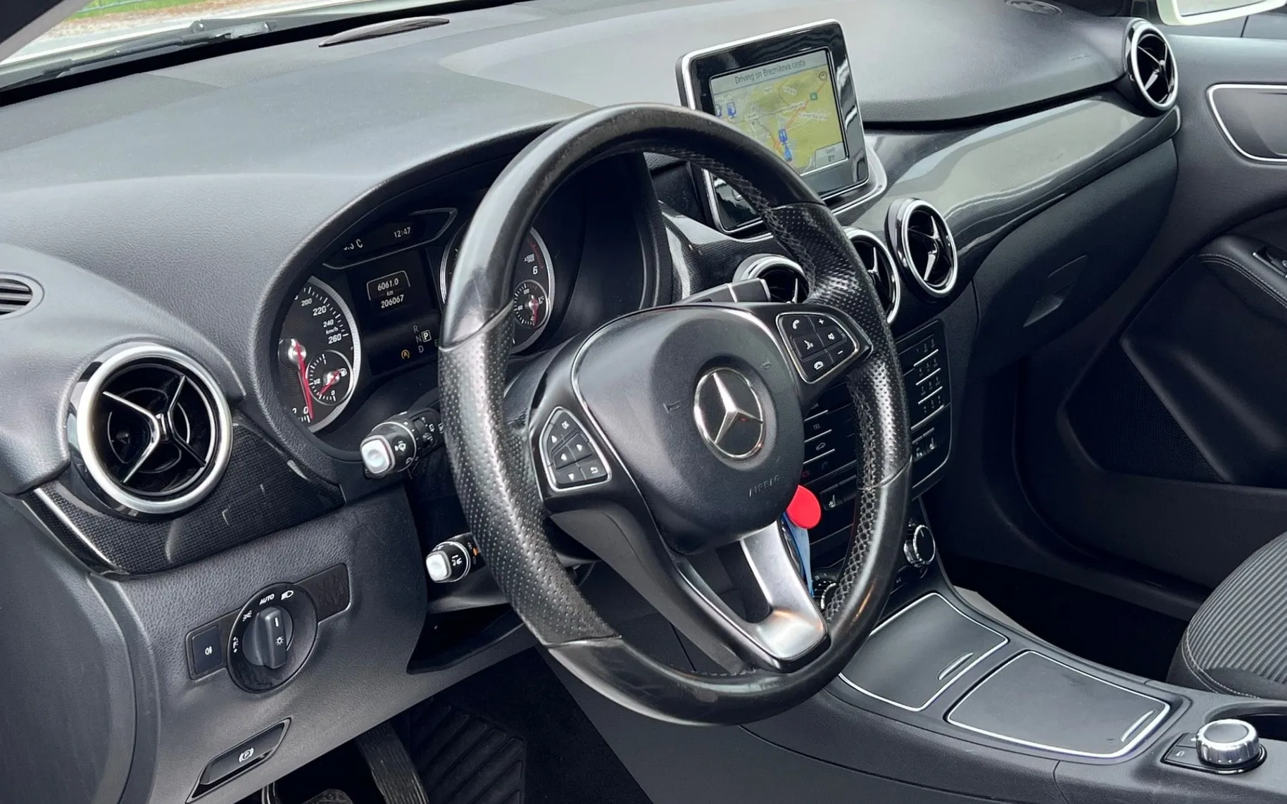 Notranja slika - Mercedes-Benz B-Razred - 200d+NAVI+ACC+F1+ALU+PDC - 11