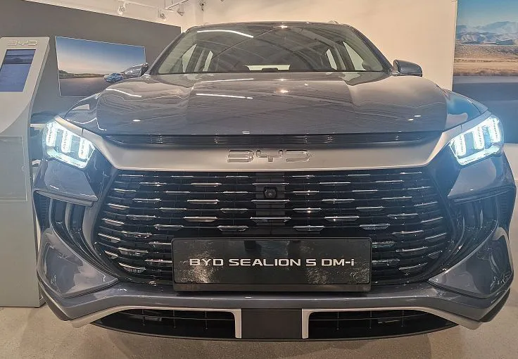 Zunanja slika - BYD Sealion 5 - DM-i DESIGN PHEV - skupni doseg 1016 km - 6
