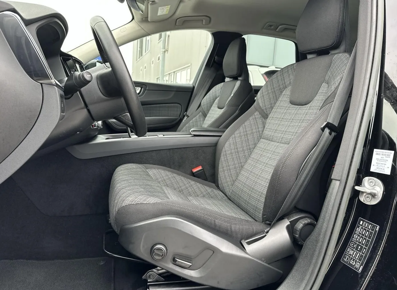Zunanja slika - Volvo XC60 - B4D Core Avt. LED-KAMERA-KEYLESS - 11