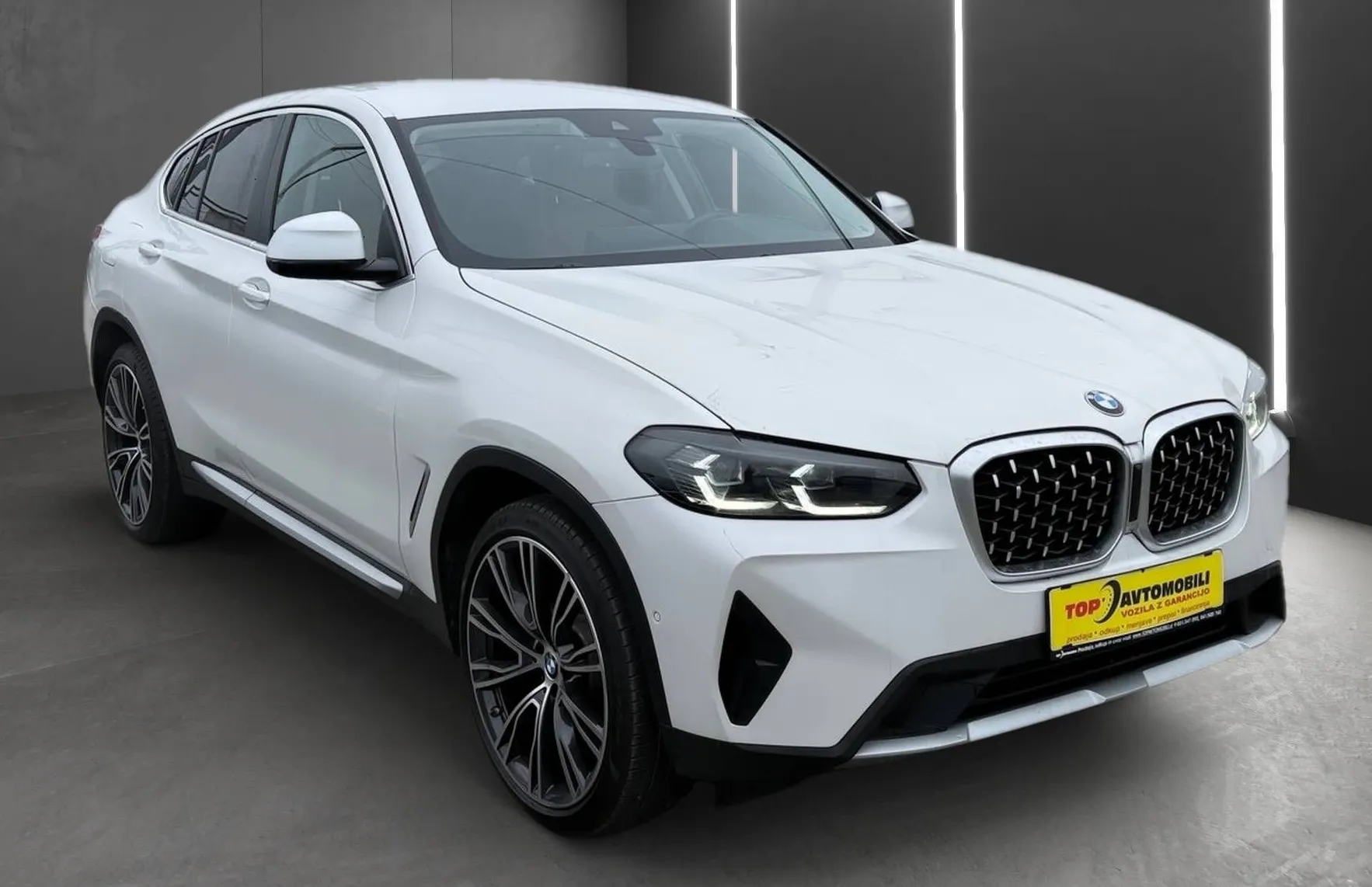 Zunanja slika - BMW X4 - serija : xDrive LCI MODEL •LED• USNJE• TOP • OBROKI• - 10