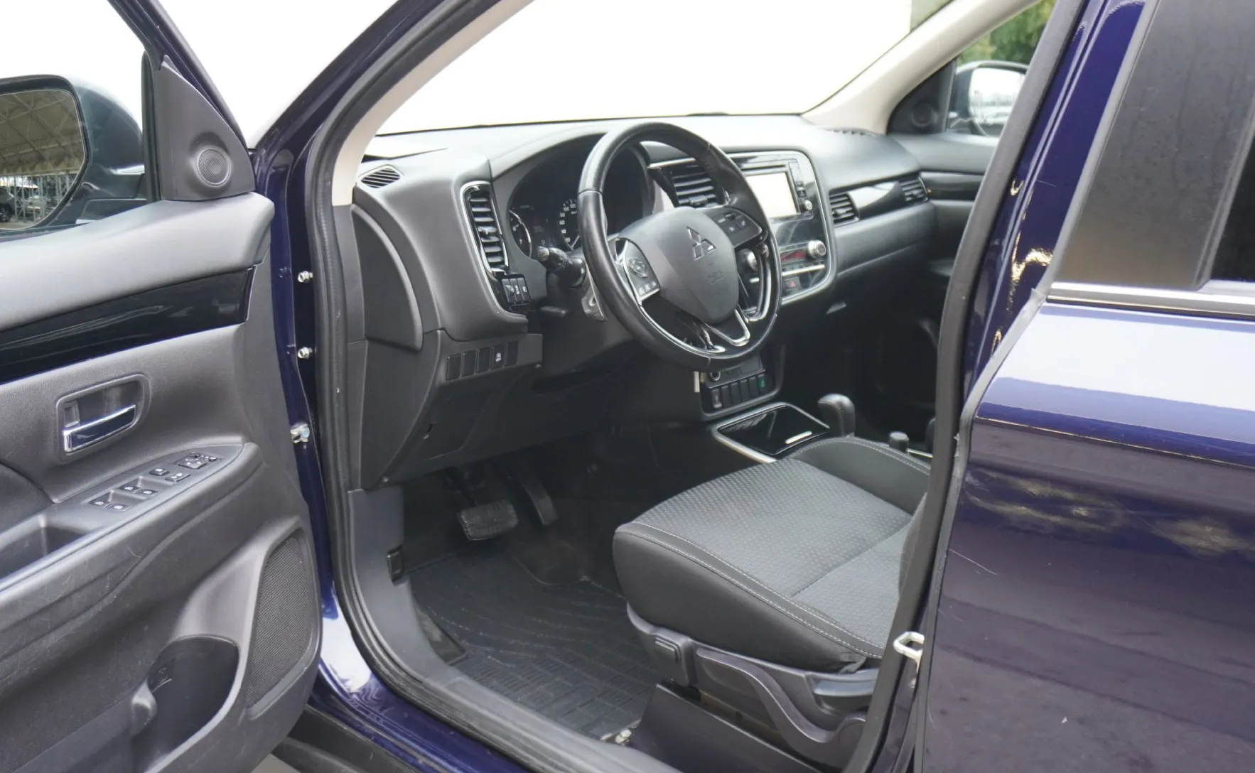 Zunanja slika - Mitsubishi Outlander - 2.0 MIVEC 4WD Intense CVT - 6