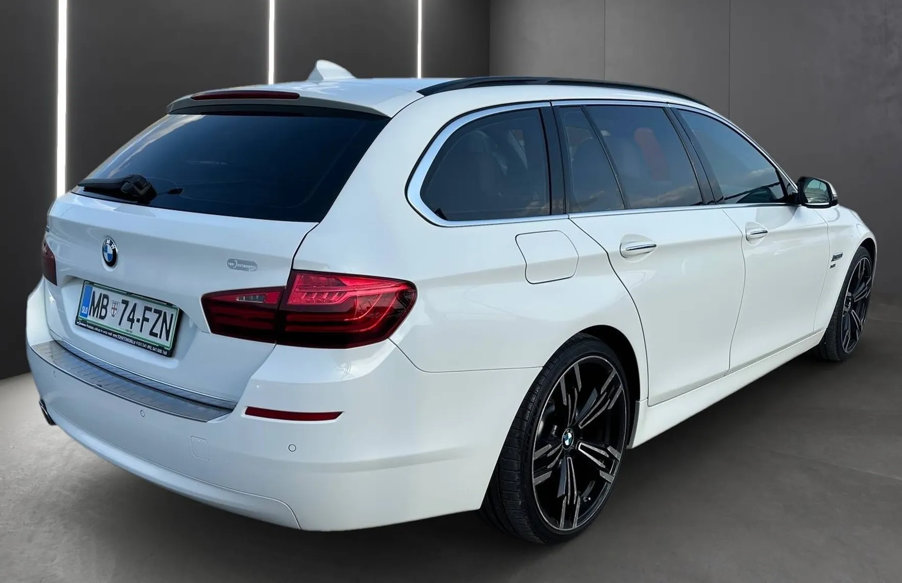 Zunanja slika - BMW Serija 5 - Touring: 525d xDrive BI-XENON NAVI ACC VIRTUAL MEMORY KA - 8