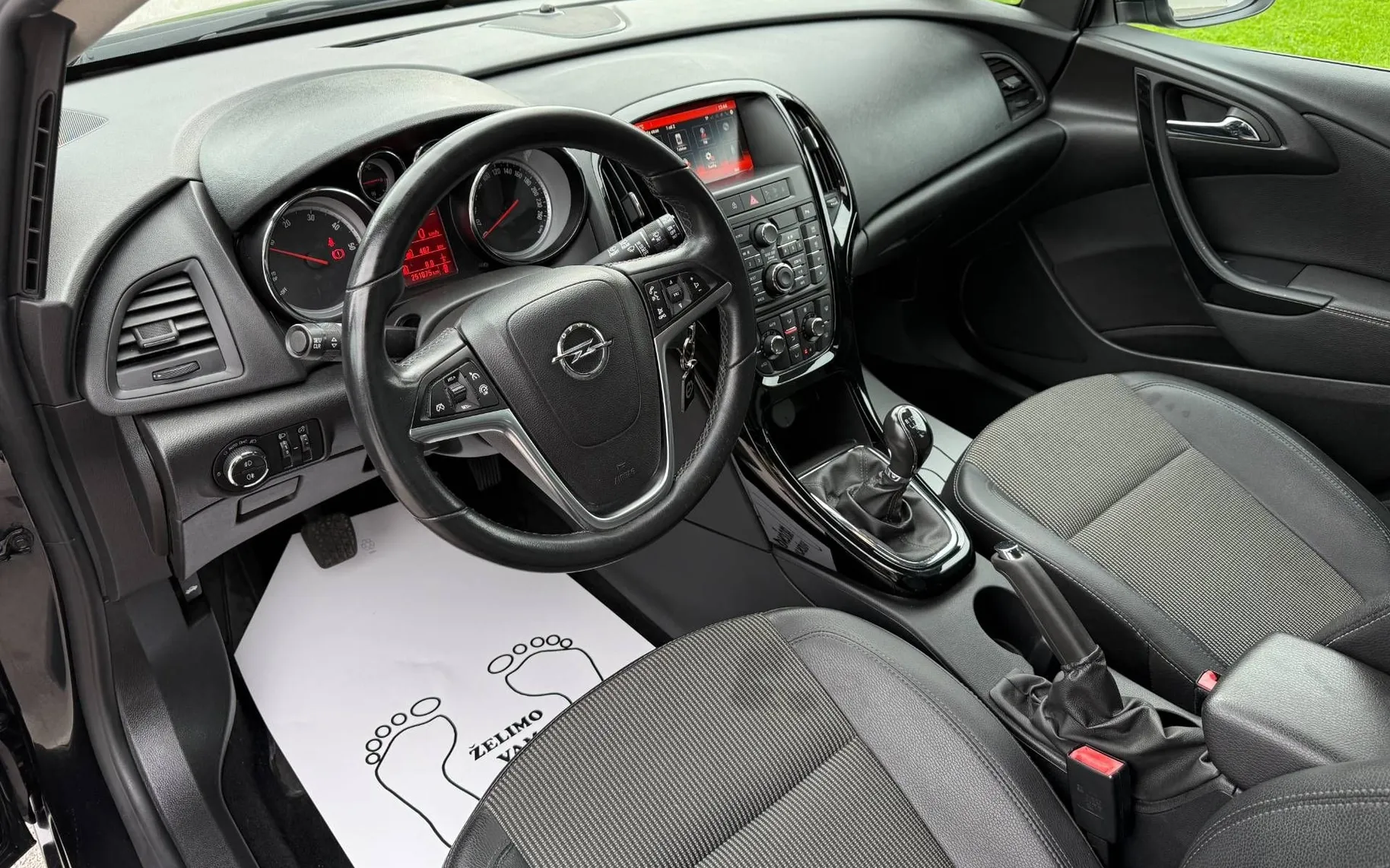 Notranja slika - Opel Astra - Sports Tourer 1.6 CDTI Cosmo-ALU-NAVI-LED-ODLIČNA - 8
