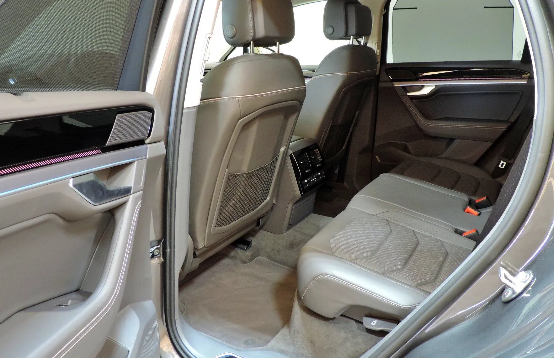 Zunanja slika - Volkswagen Touareg - 4motion V6 TDI BMT R-Line Final Edition Tiptronic - 10