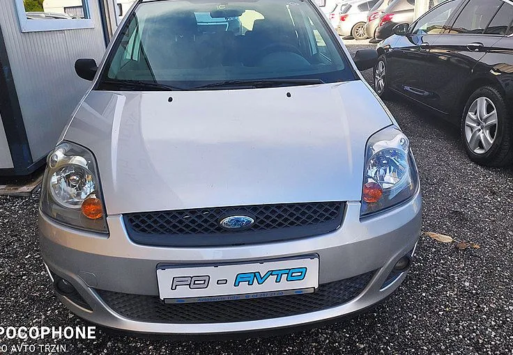 Zunanja slika - Ford Fiesta - Comfort 5 vrat 1.3 70 KM-AVTO.KLIMA-SERVO - 2