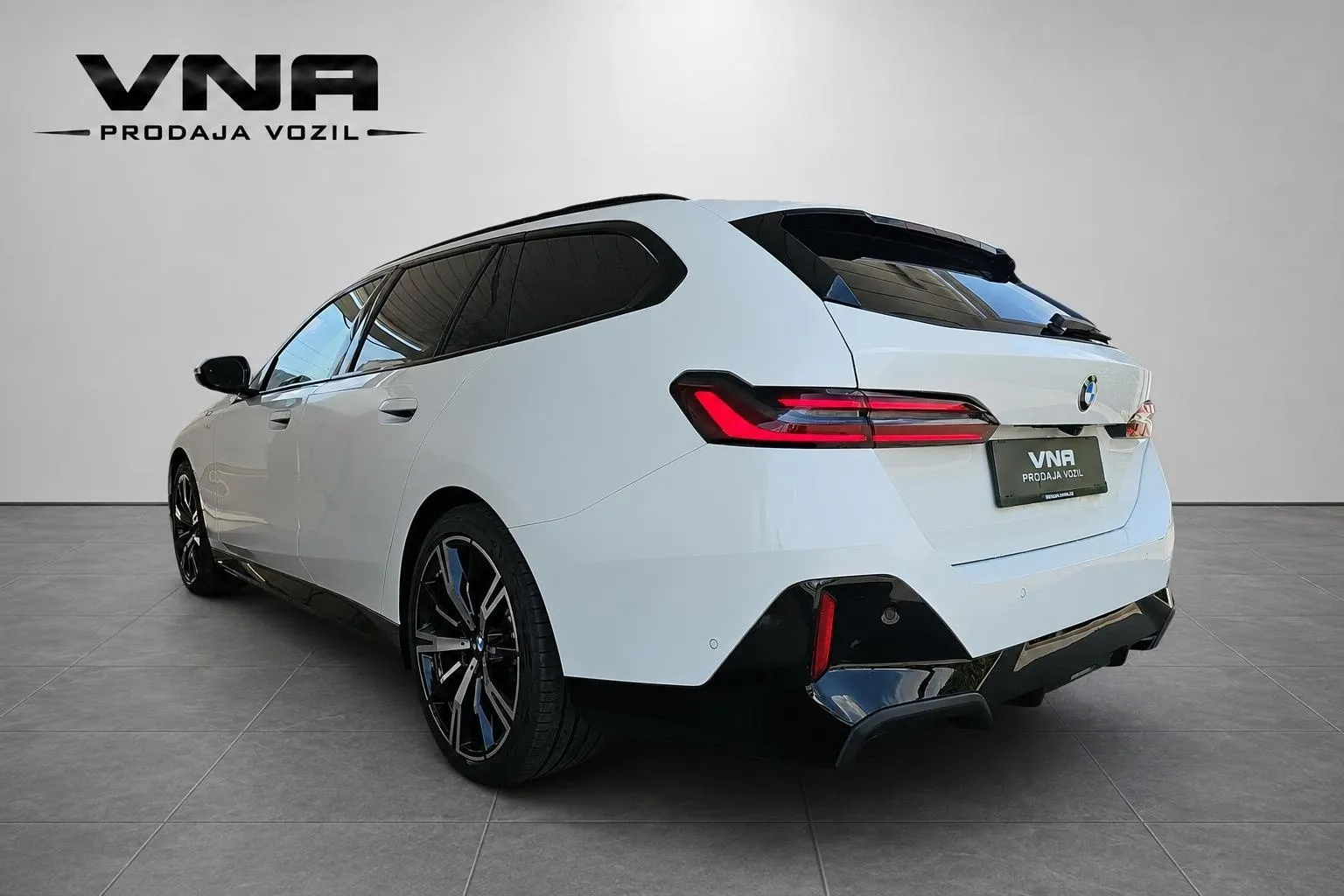 Zunanja slika - BMW serija 5: - 540d xDrive Avt. |M-OPTIC|ICON|HL.SED|360-KAM|A20| - 4