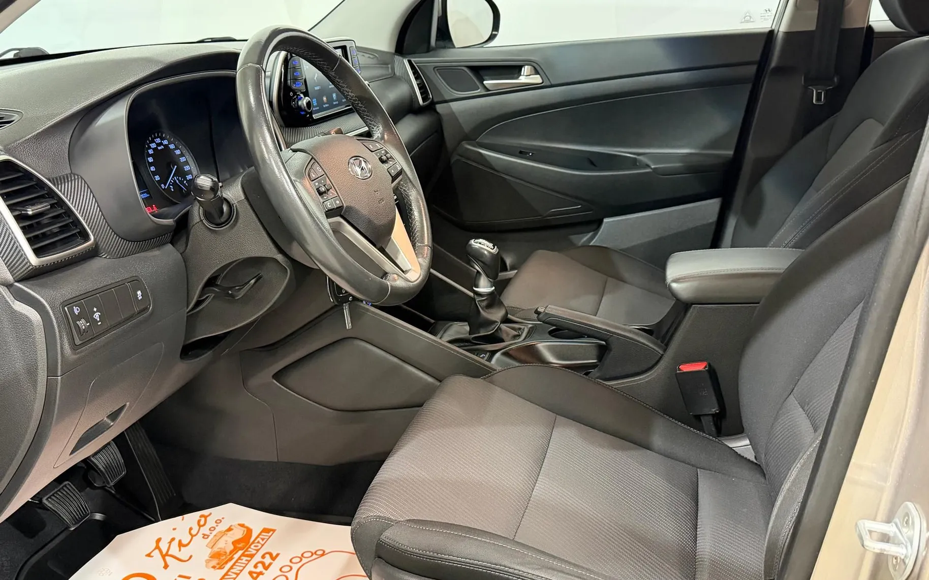 Notranja slika - Hyundai Tucson - 1.6 CRDi-129.000KM-SLO-TEMPOMAT-KAMERA-PDC-SERV KN - 9
