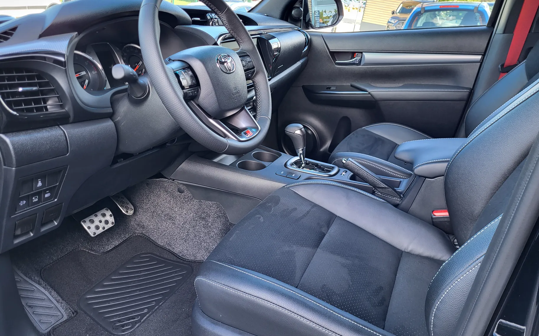 Zunanja slika - Toyota Hilux - 2.8 D-4D GR Sport - 2