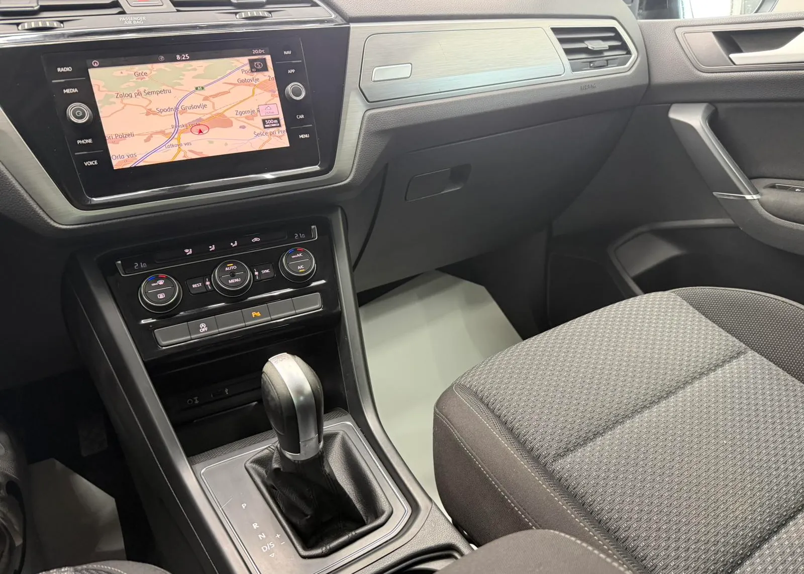 Zunanja slika - Volkswagen Touran - 2,0 TDI BMT Family DSG - 5