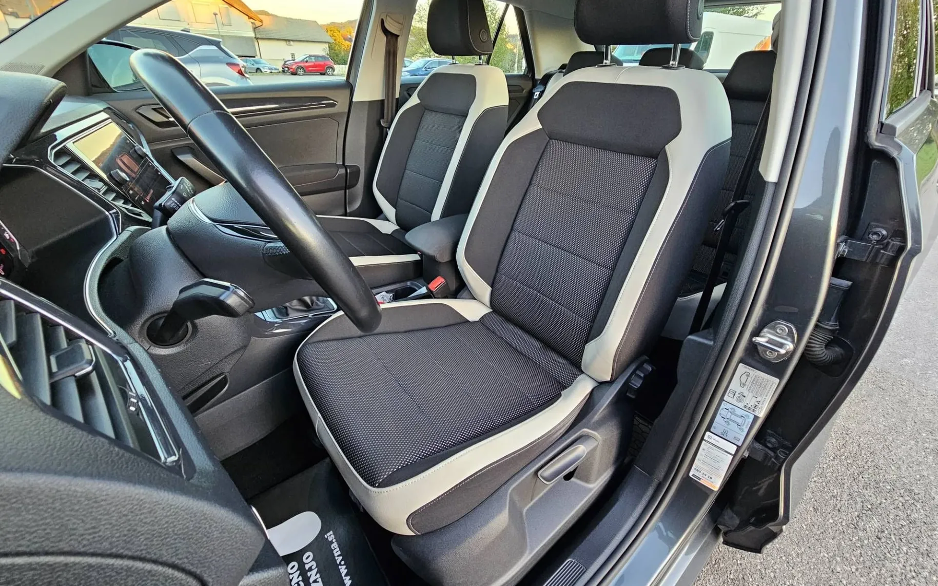 Notranja slika - Volkswagen T-Roc - 2.0 TDI BMT Sport |VIRTUAL|RADAR|BLIS|LANE|SLO|TOP - 8