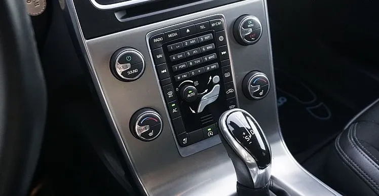 Zunanja slika - Volvo S60 - D3 A Momentum+ Xenon +Memory+ Alu 17 +Navi - 15