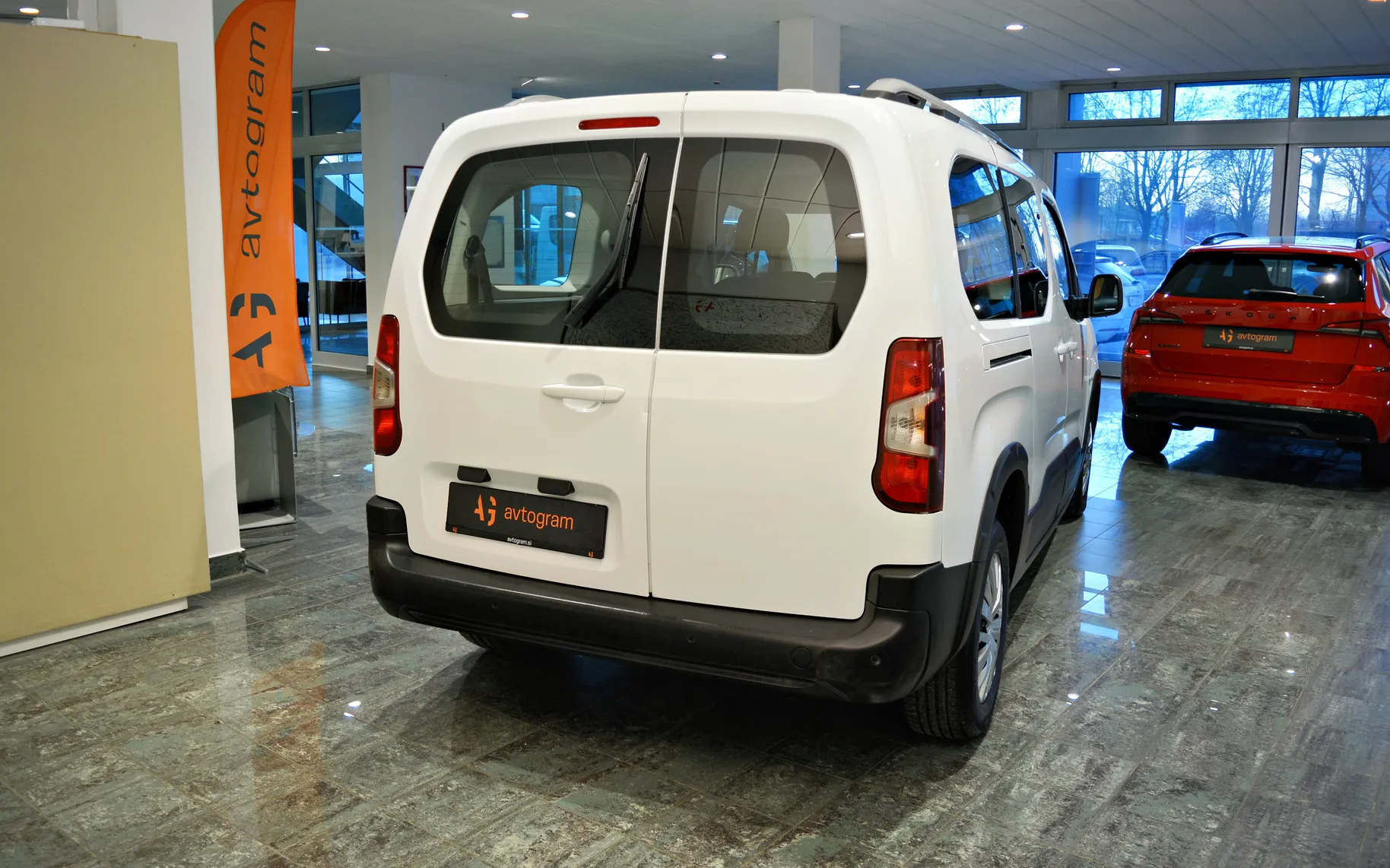 Zunanja slika - Peugeot Rifter - 1.5 BlueHDI 131KM NAVI-PDC-APP CONNECT-VELIKI SERV - 4