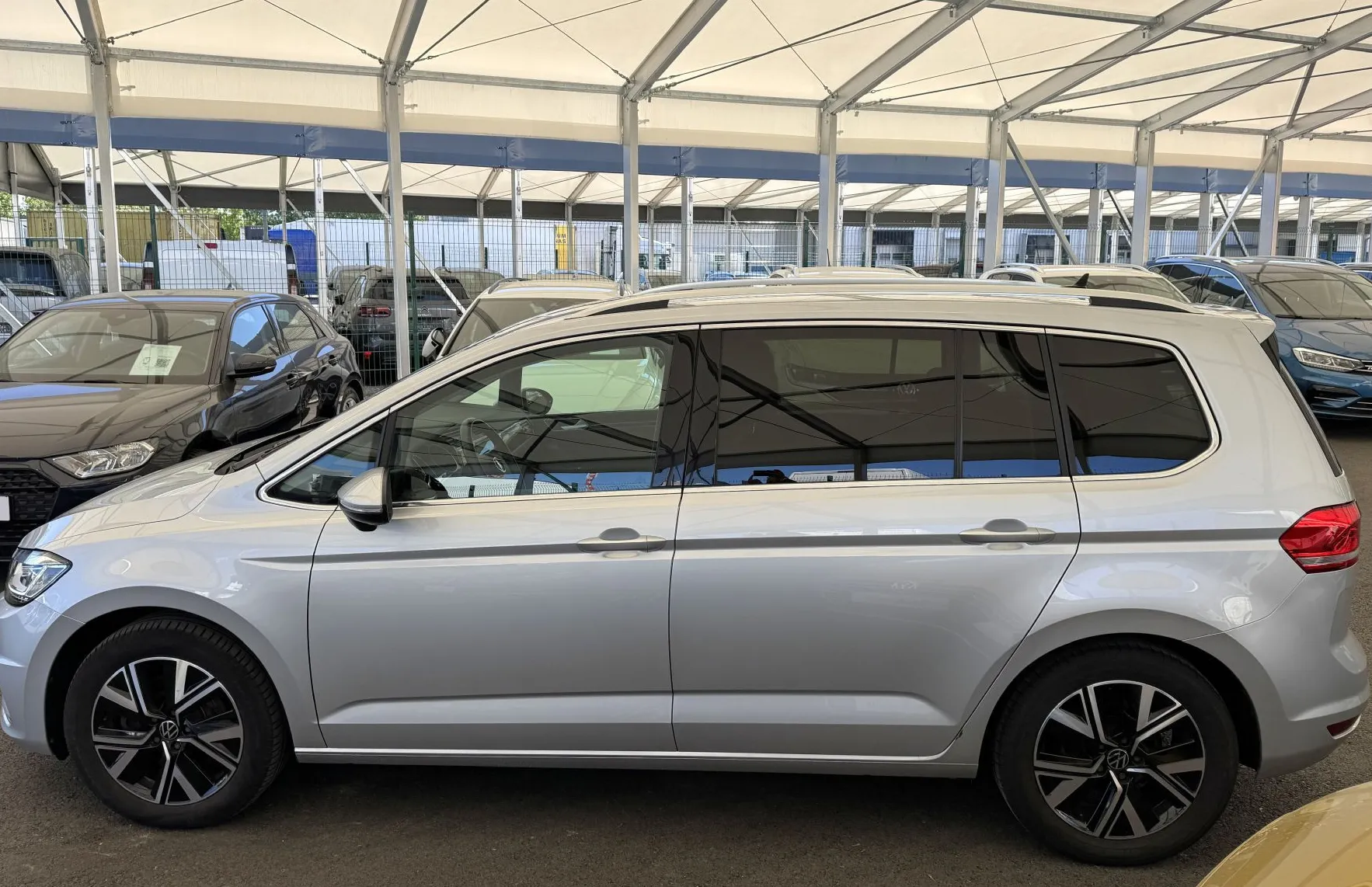 Zunanja slika - Volkswagen Touran - 2.0 TDI Highline DSG - 4