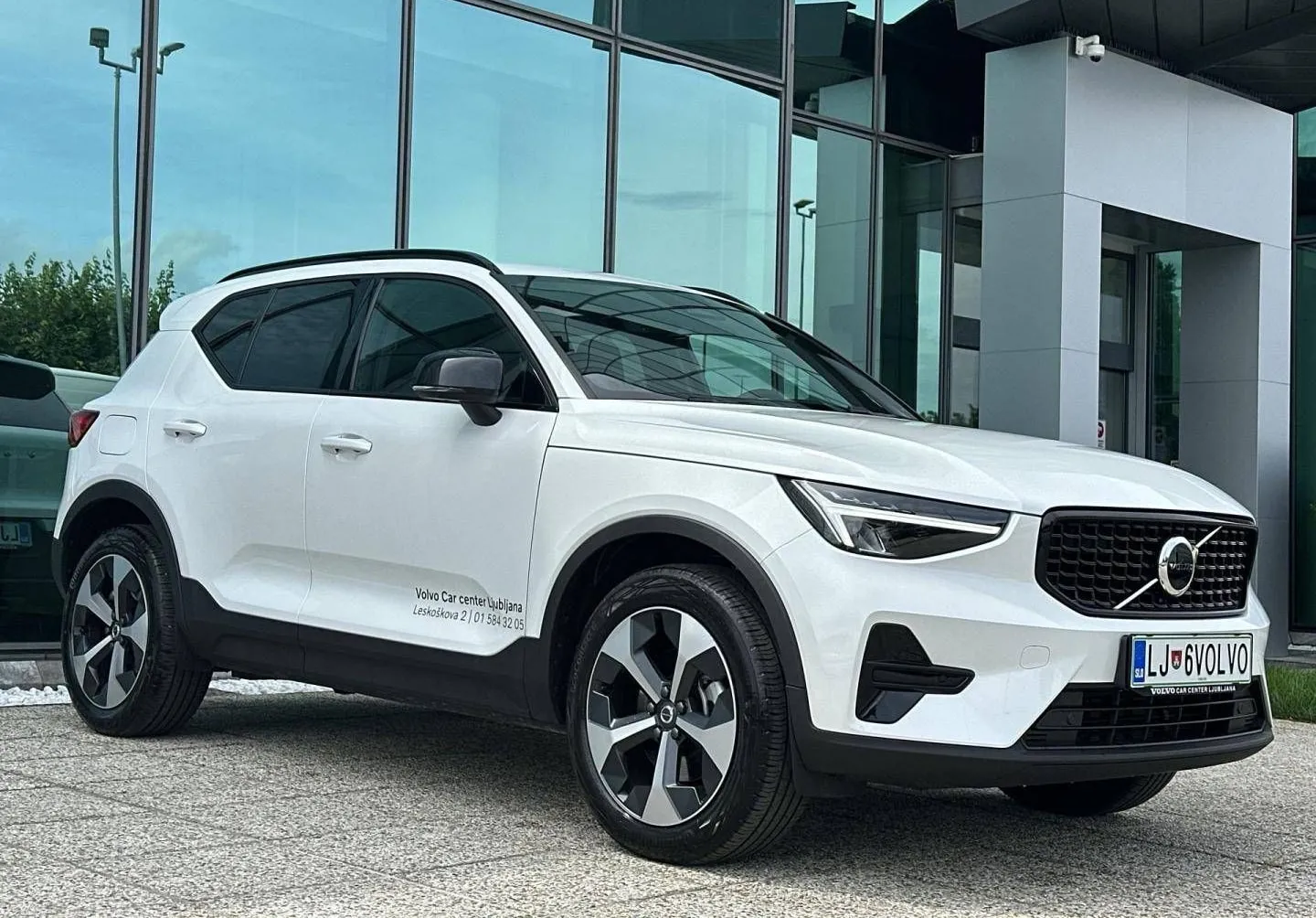 Zunanja slika - Volvo XC40 - B3P Plus Dark Avt. - 3