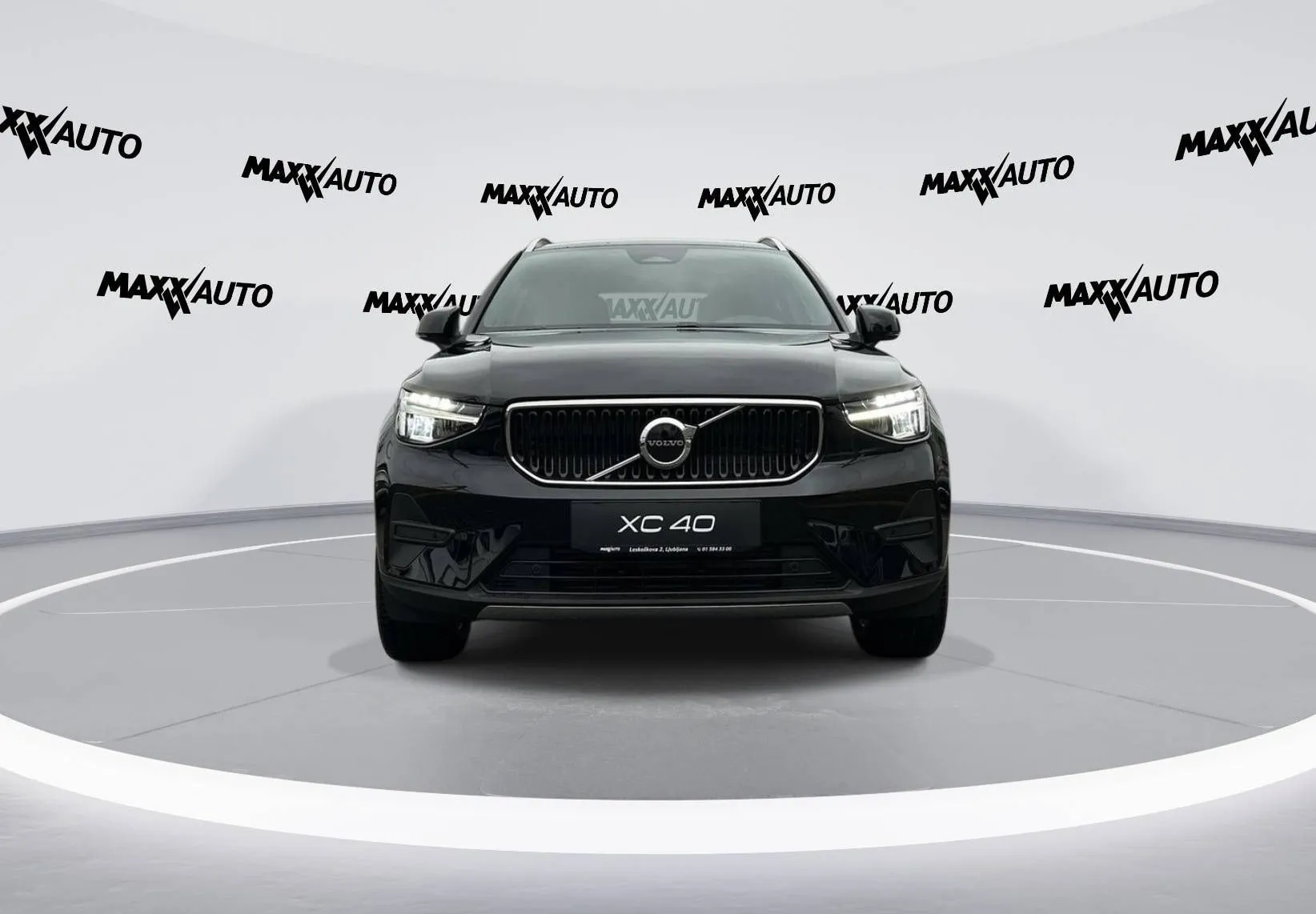 Zunanja slika - Volvo XC40 - B3 P Core AT DCT 3 leta garancije + 3 servisi... - 2