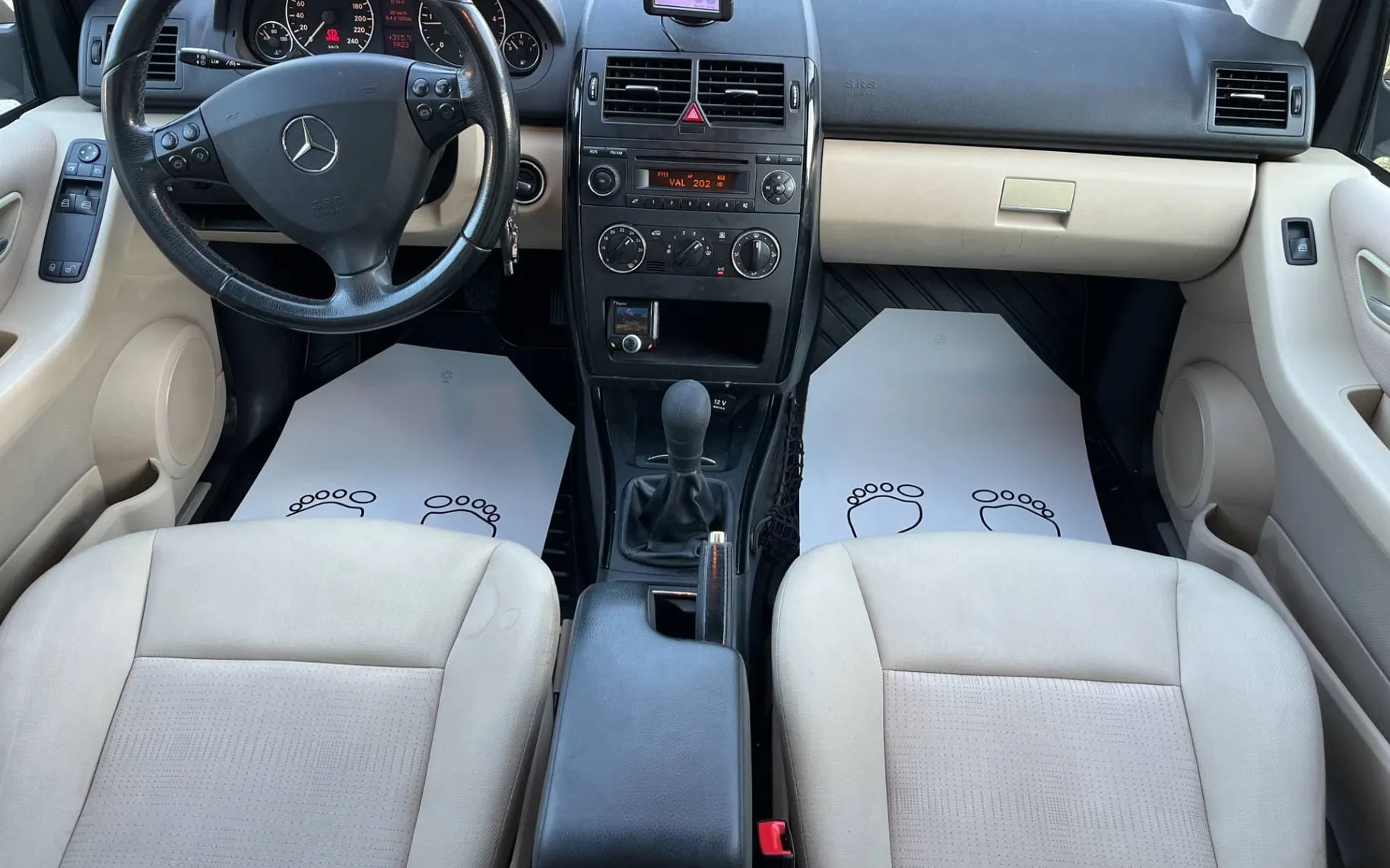 Notranja slika - Mercedes-Benz A-Razred - A 160 CDI Elegance-KLIMA-ALU-PDC-ODLIČEN - 7