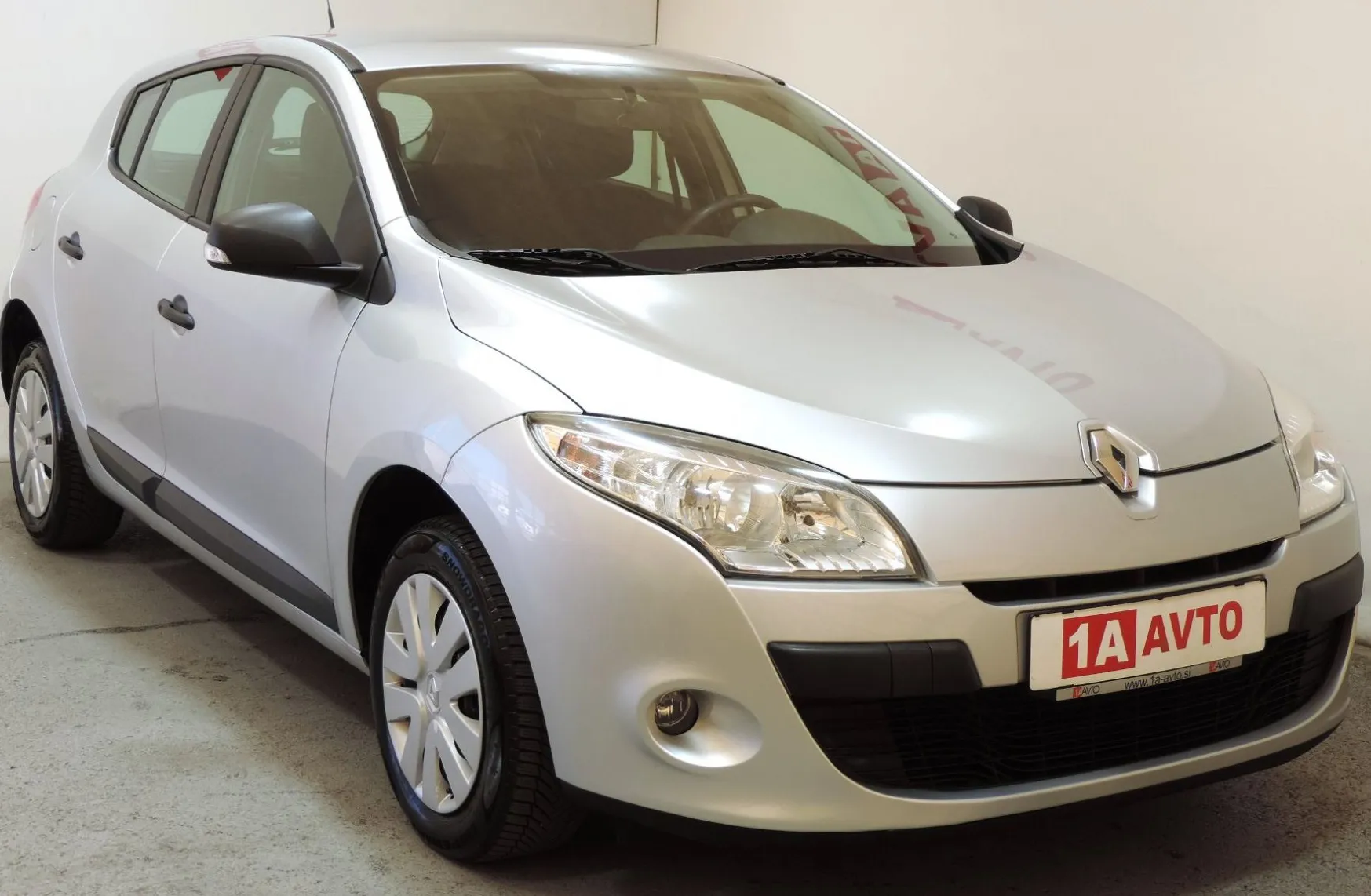 Zunanja slika - Renault Mégane - Megane Berline 1.6 16V Authentique SLO-KLIMA-103.000KM - 3