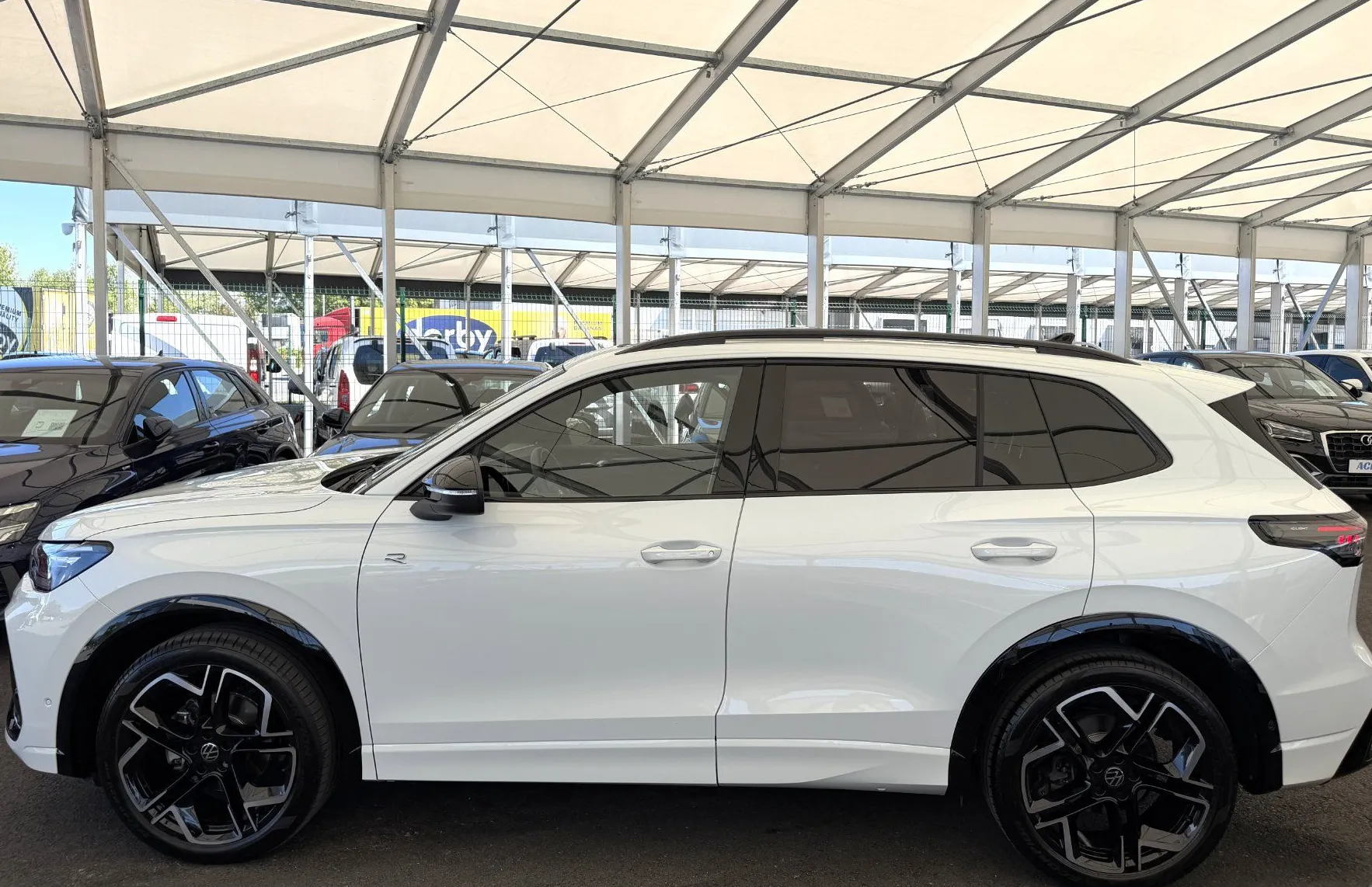 Zunanja slika - Volkswagen Tiguan - 4JOY 1.5 eTSI DSG-SLO-1.LASTNIK-BLACK STYLE - 3
