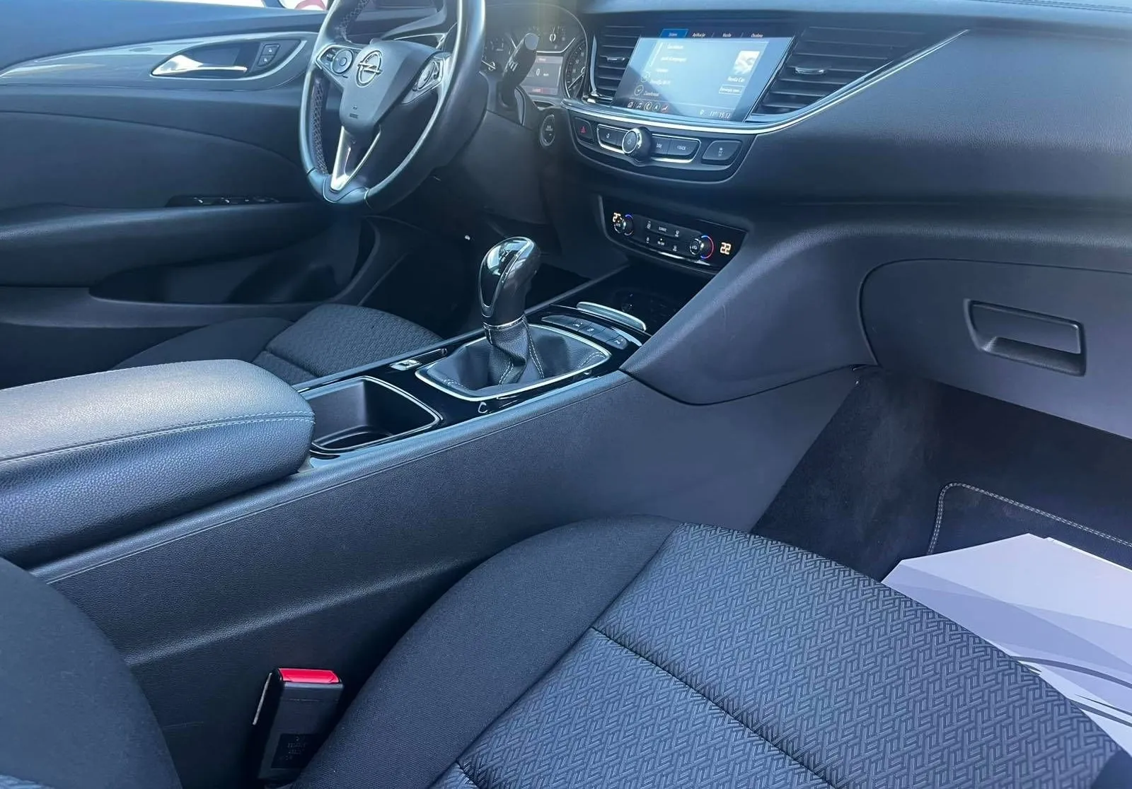 Notranja slika - Opel Insignia - 1.6 SPORT-USNJE-NAVI-ACC-LINE ASIST-ALU... - 10