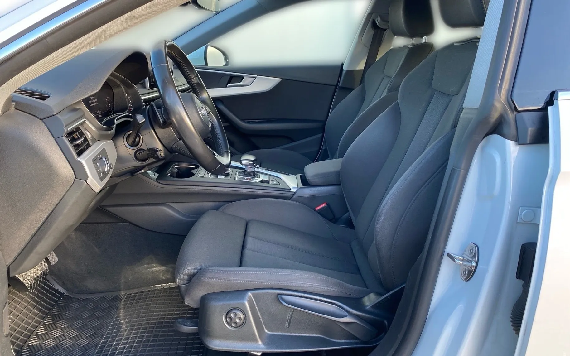 Notranja slika - Audi A5 Sportback - Sport 2.0 TDI quattro-87.500km-Webasto - 7